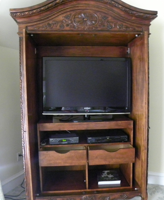 Hekman Armoire/Entertainment Center