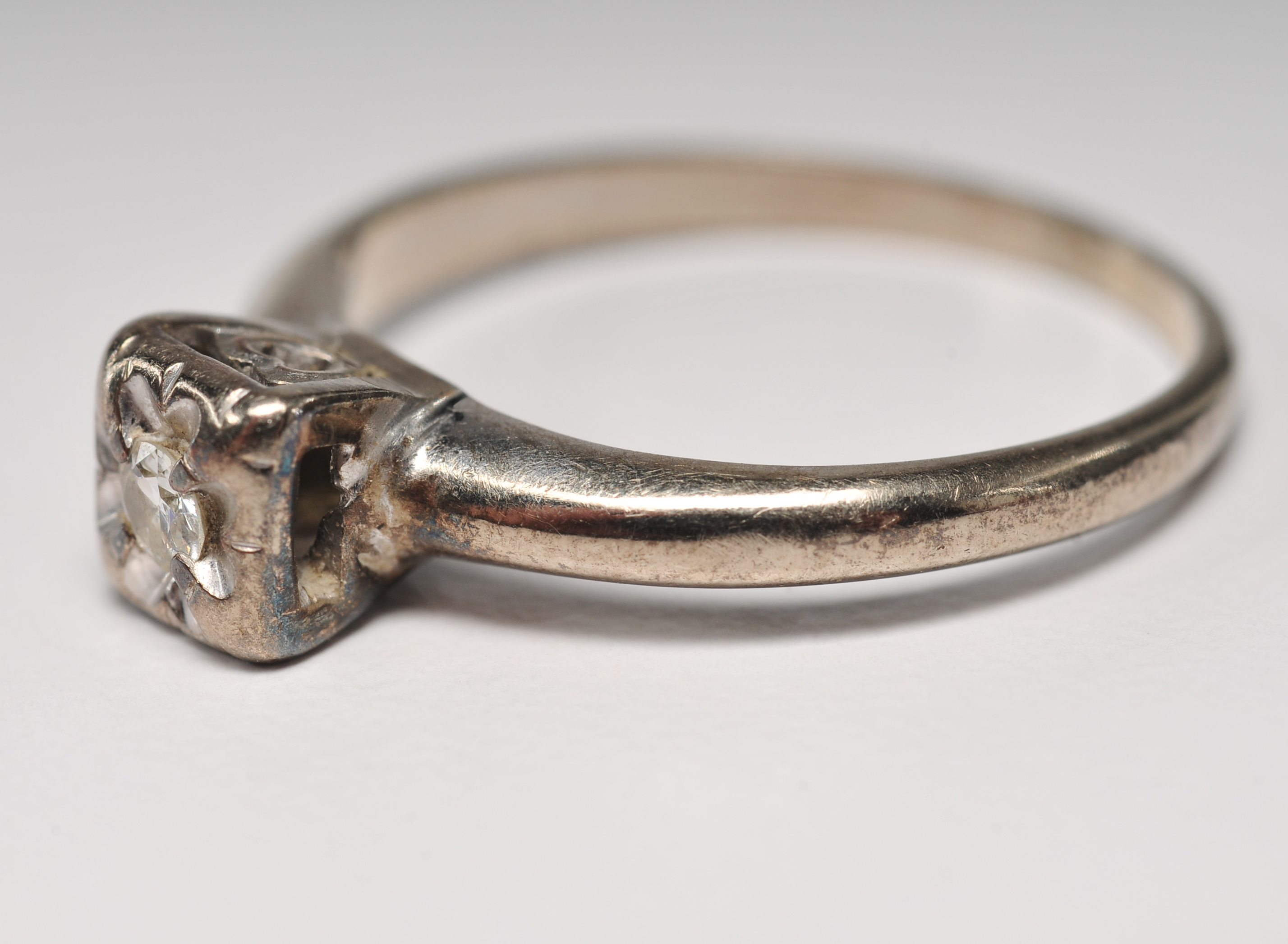 Ladies vintage 14 K white gold and diamond solitaire engagement ring