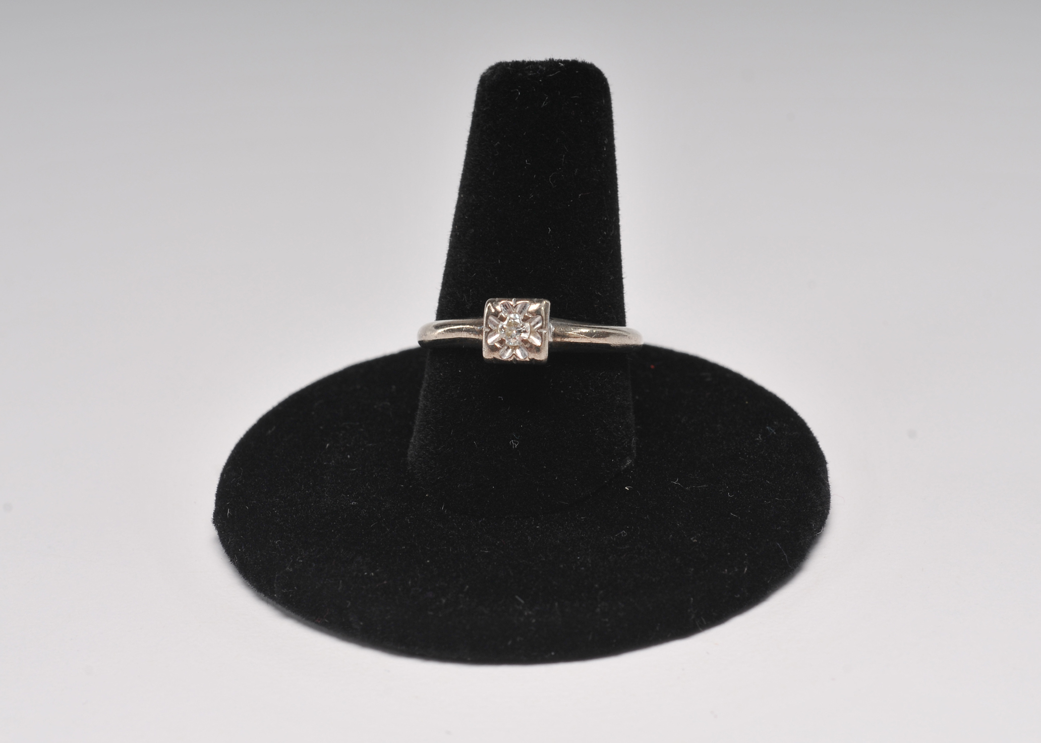 Ladies vintage 14 K white gold and diamond solitaire engagement ring