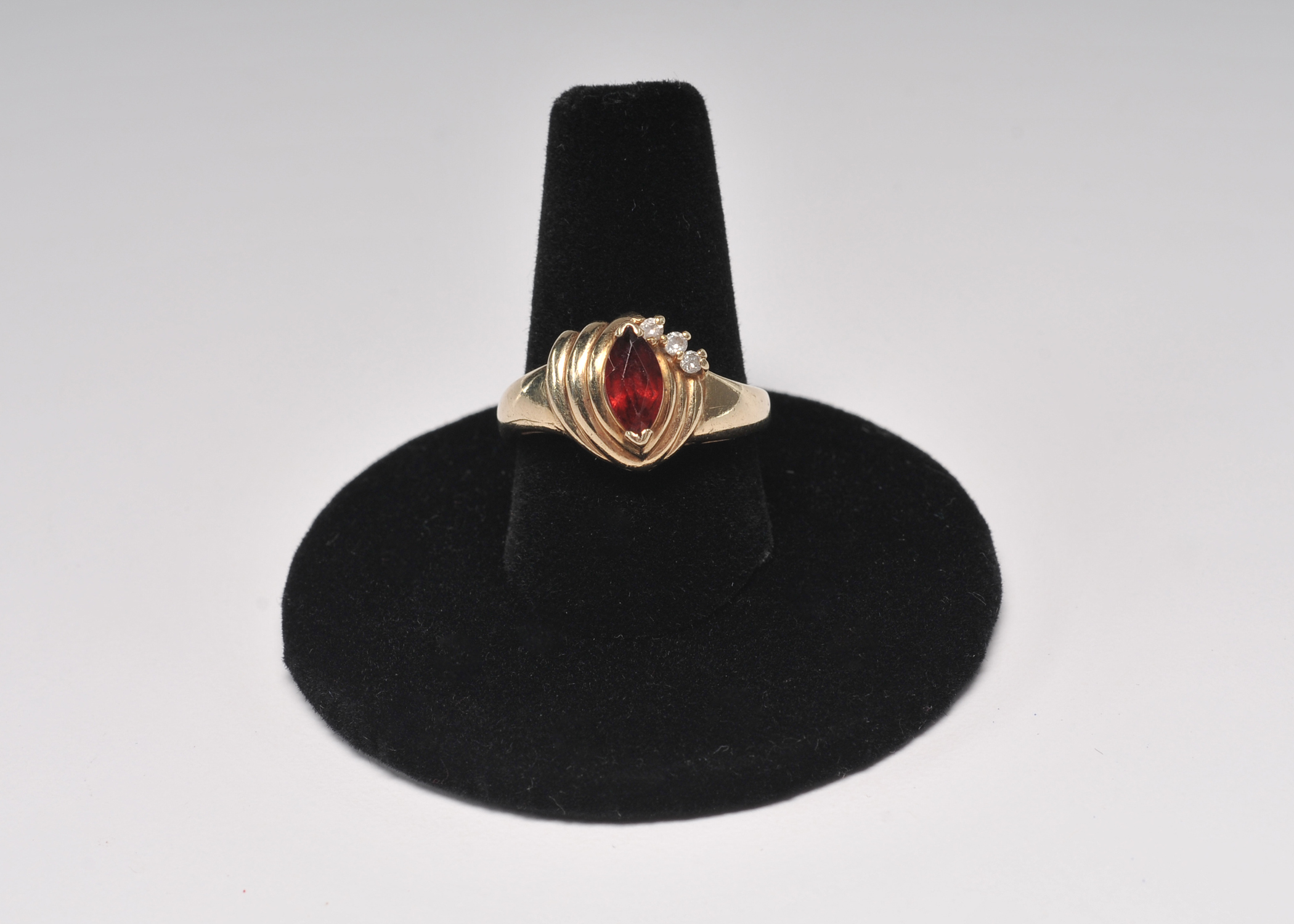 Ladies 10 K yellow gold and garnet ring