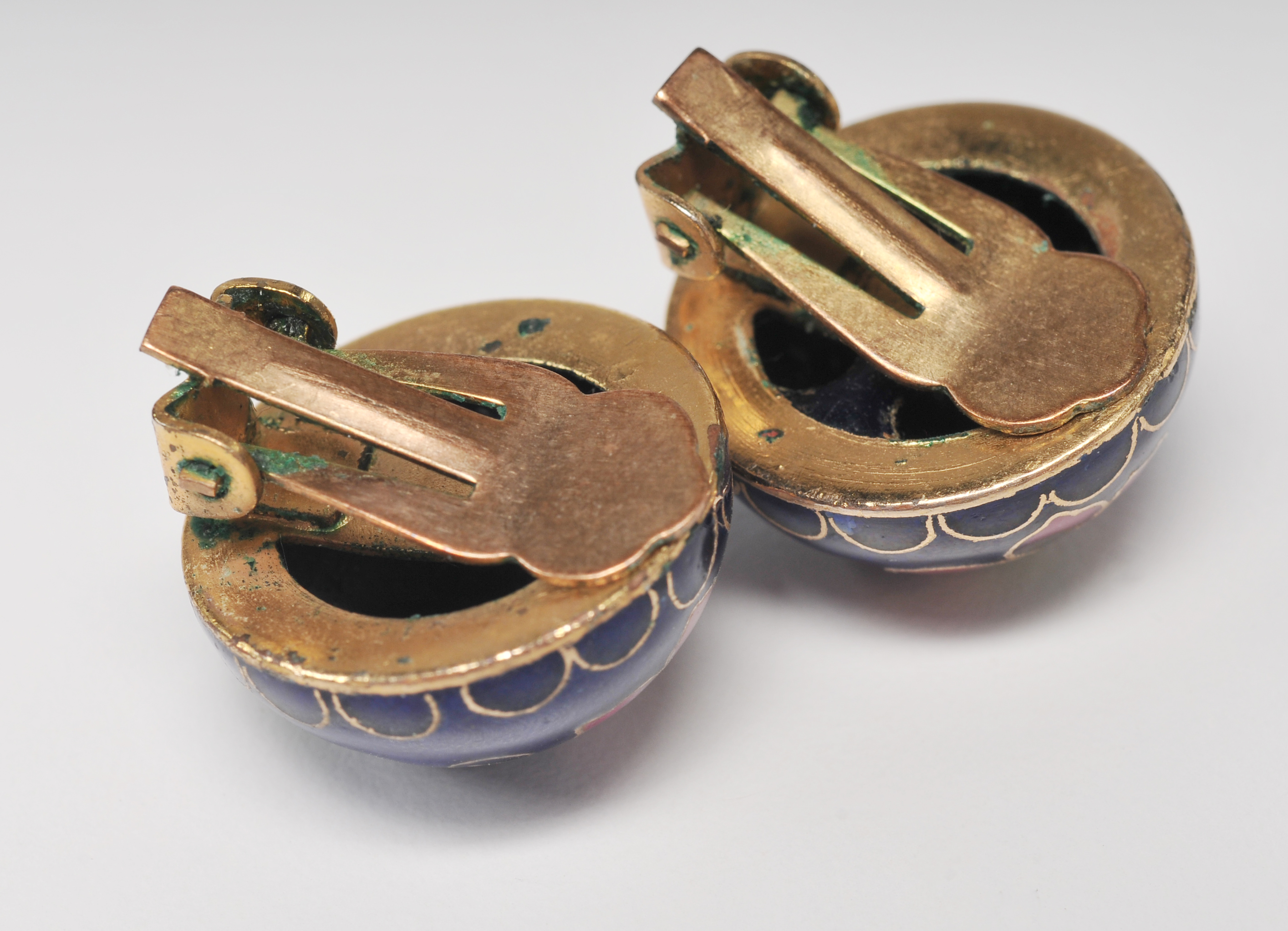 Early 20th Century Chinese Cloisonne necklace with matching clip back earrings