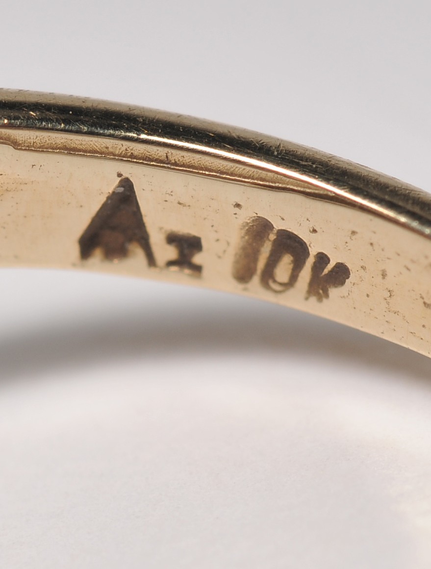 Ladies 10 K yellow gold and garnet ring