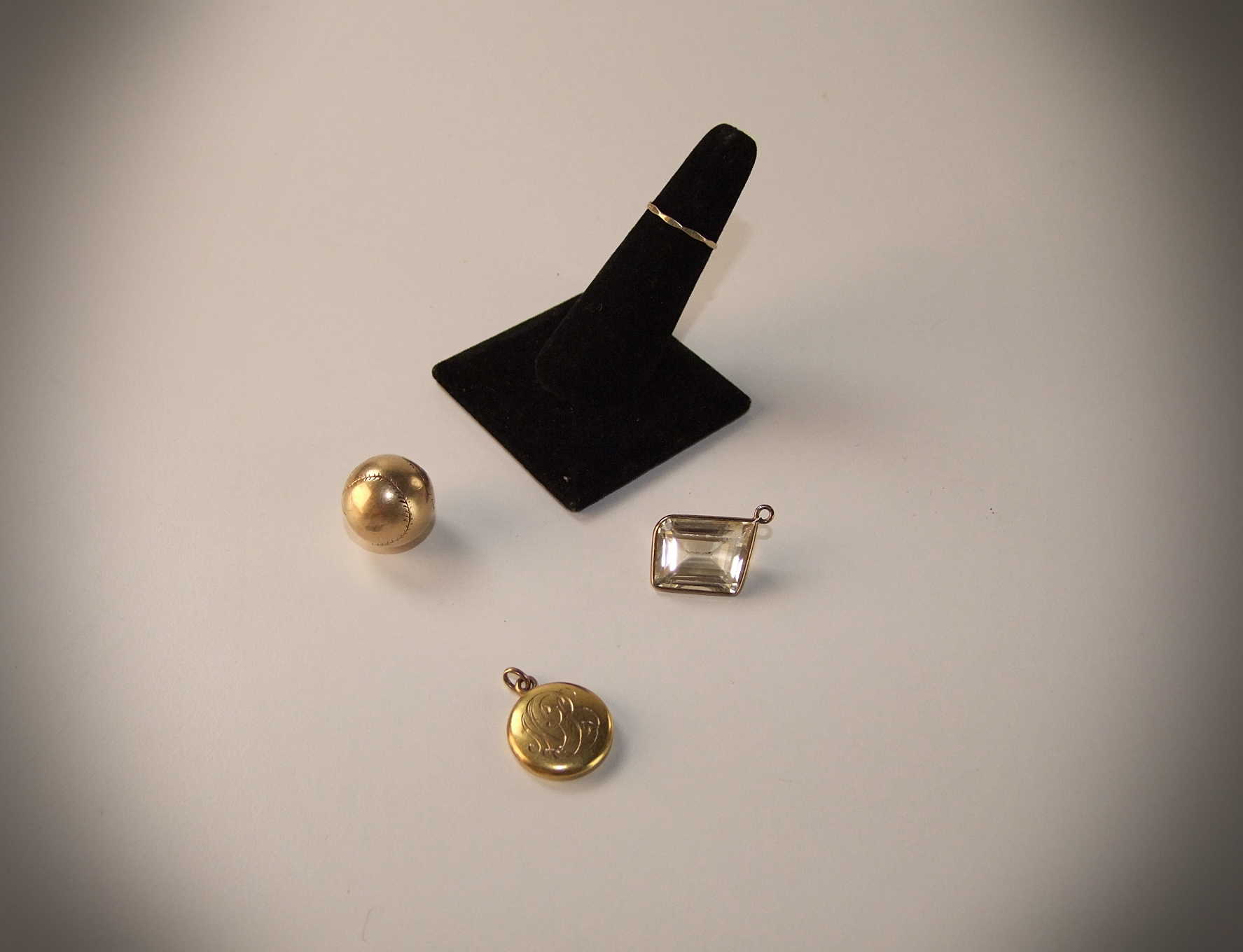 10 - 14 K yellow gold jewelry