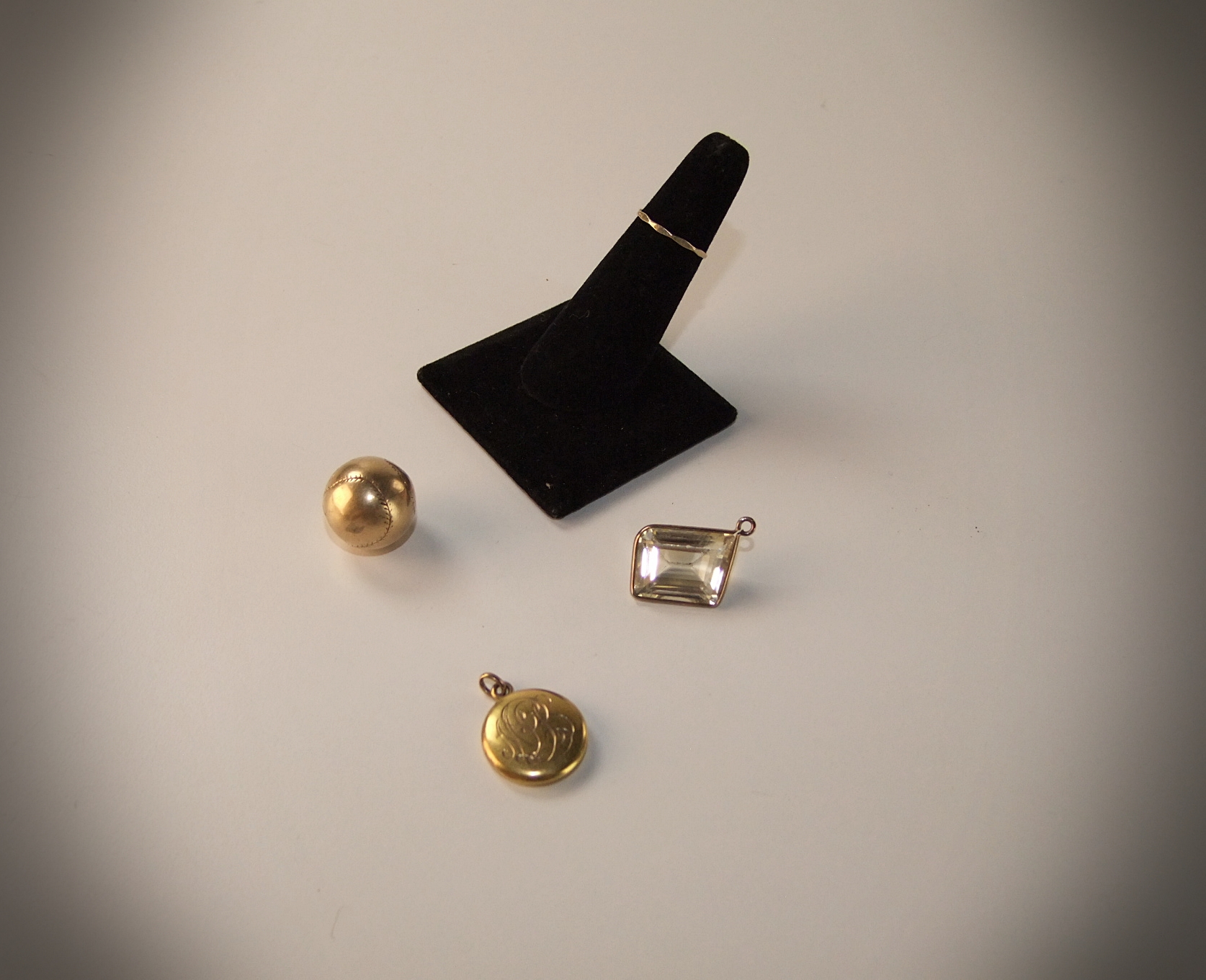 10 - 14 K yellow gold jewelry