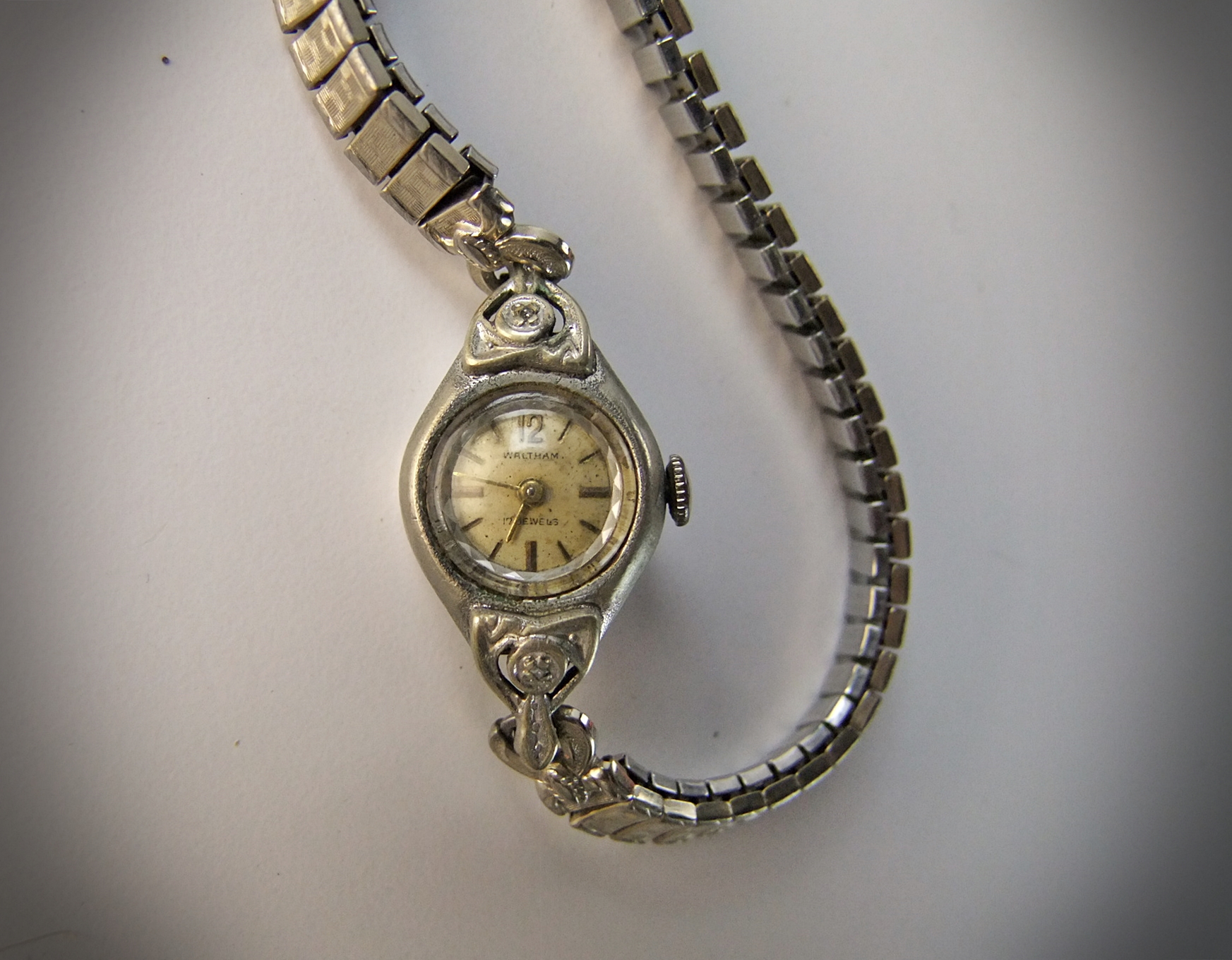  Waltham diamond 17 Jewels watch bracelet