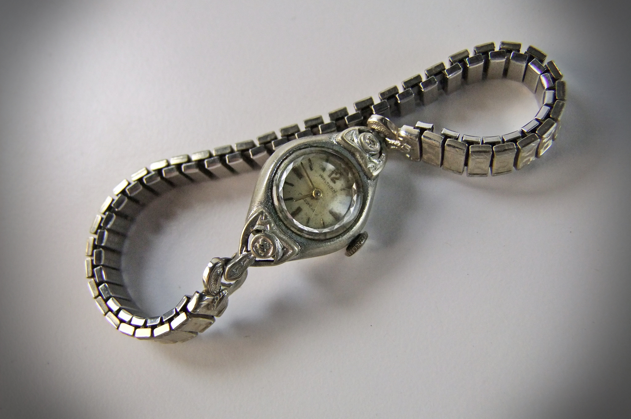  Waltham diamond 17 Jewels watch bracelet
