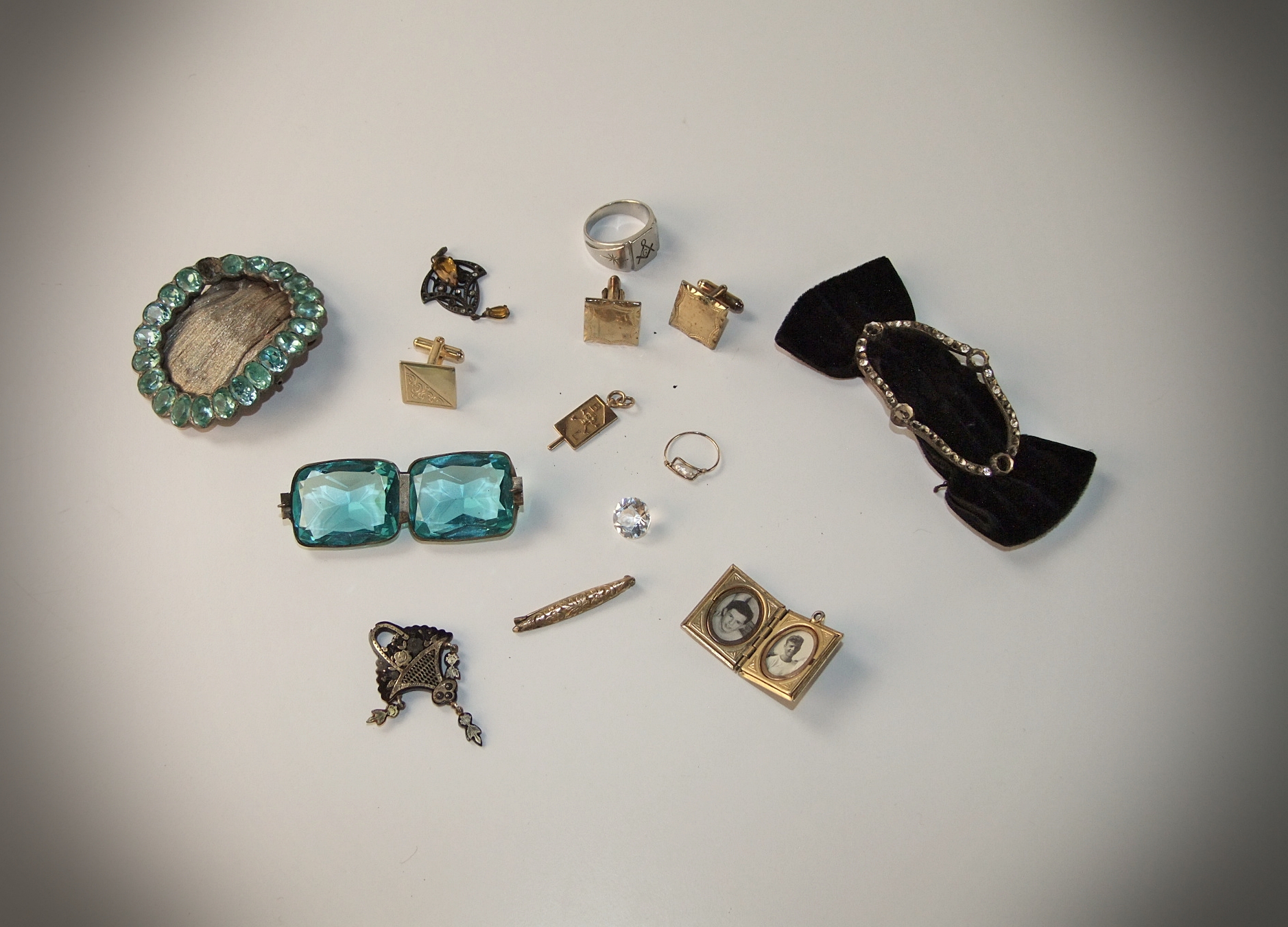 Collection of Victorian, early 20th Century and vintage items