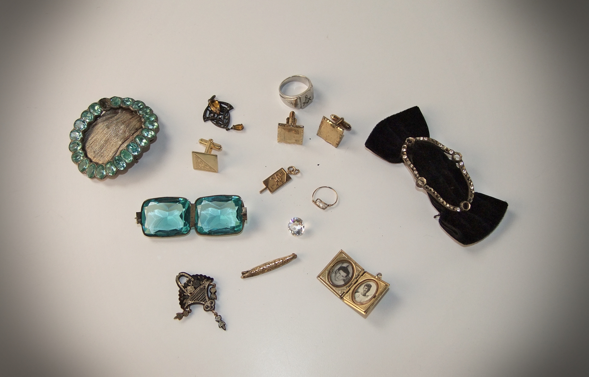 Collection of Victorian, early 20th Century and vintage items