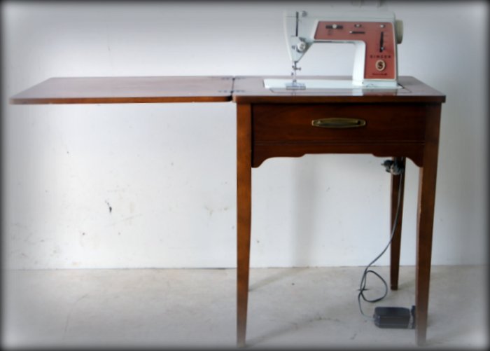 Singer Sewing Machine Model #626 in Wood Case