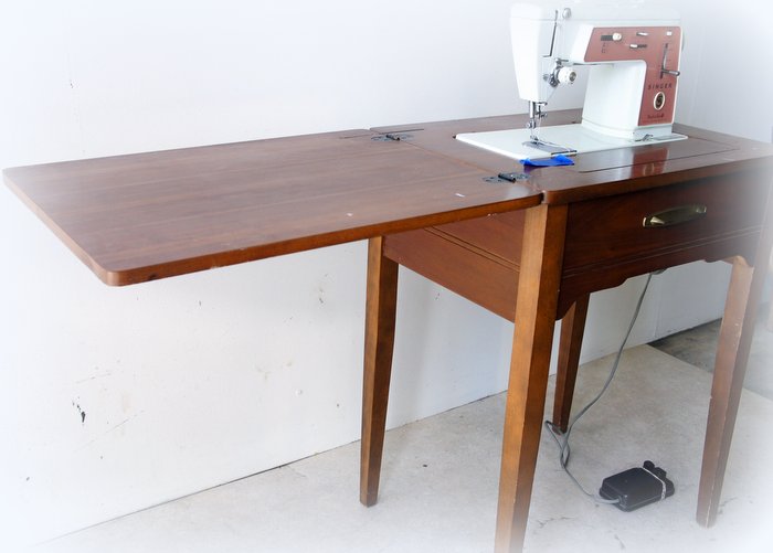 Singer Sewing Machine Model #626 in Wood Case