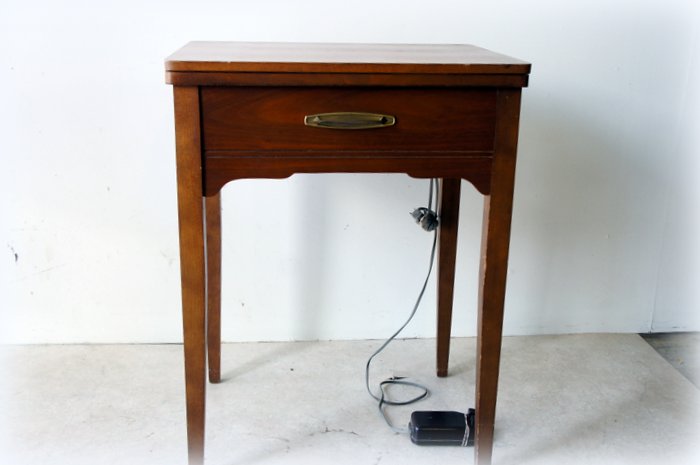 Singer Sewing Machine Model #626 in Wood Case