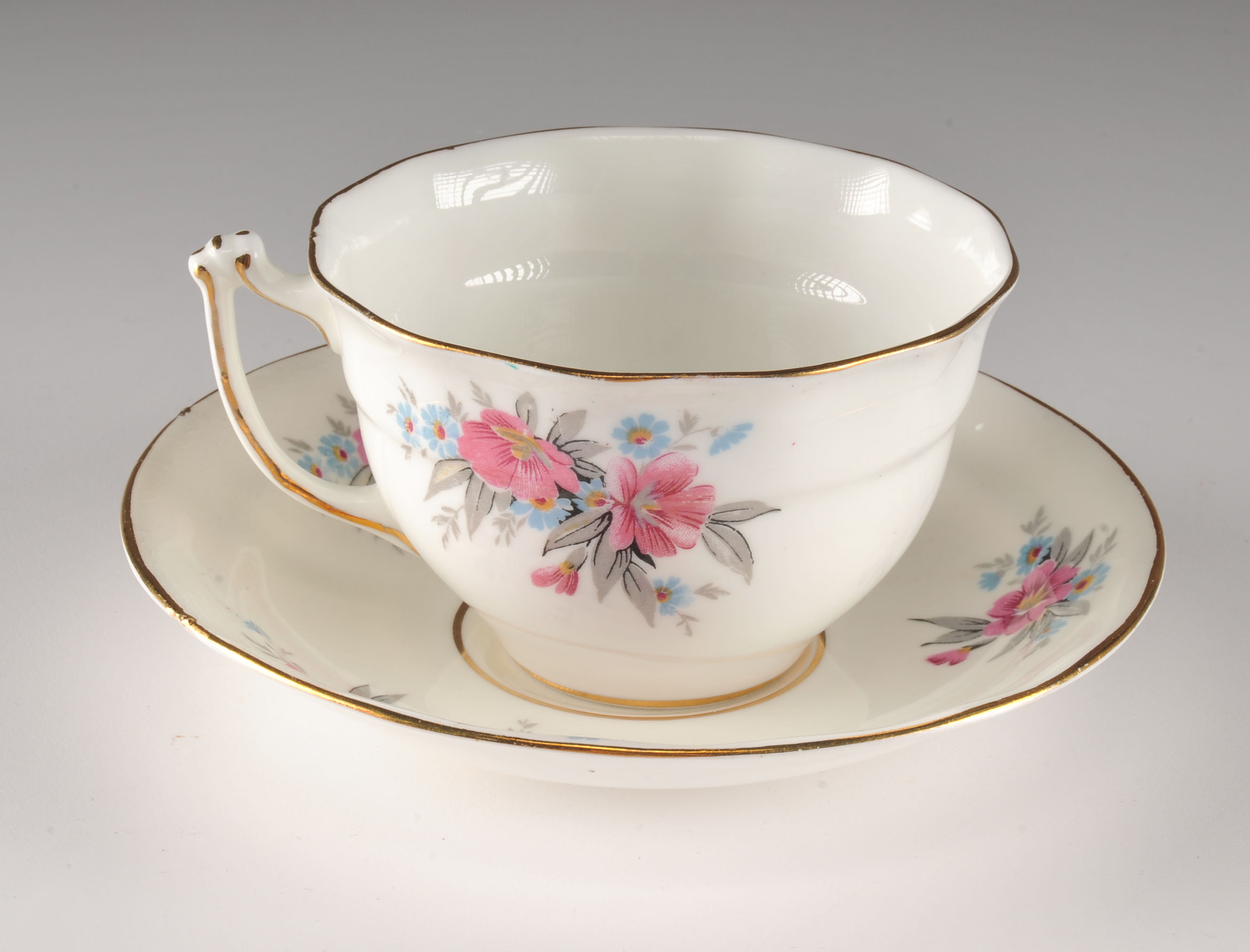 Four pretty vintage tea cup and saucers