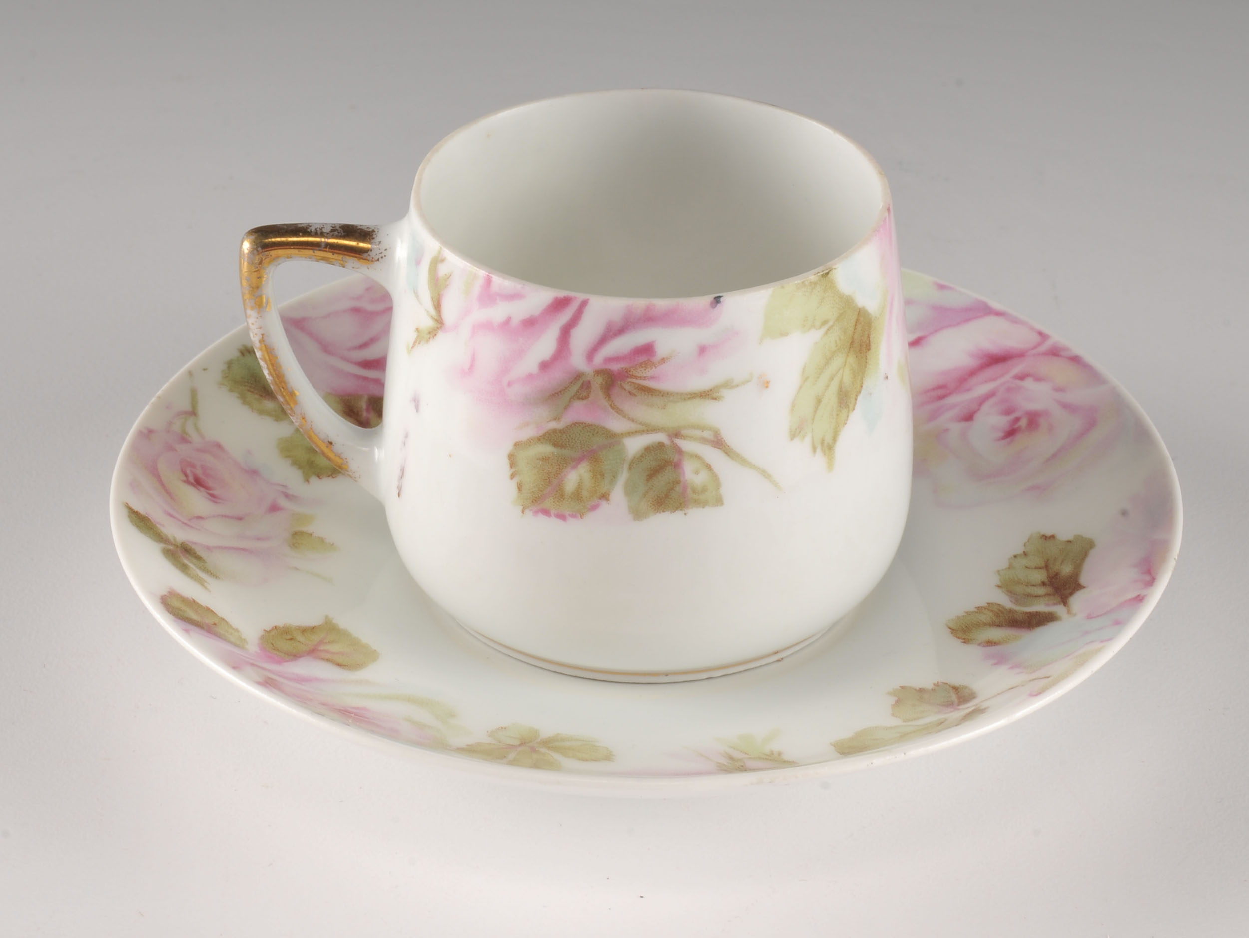 Four pretty vintage tea cup and saucers