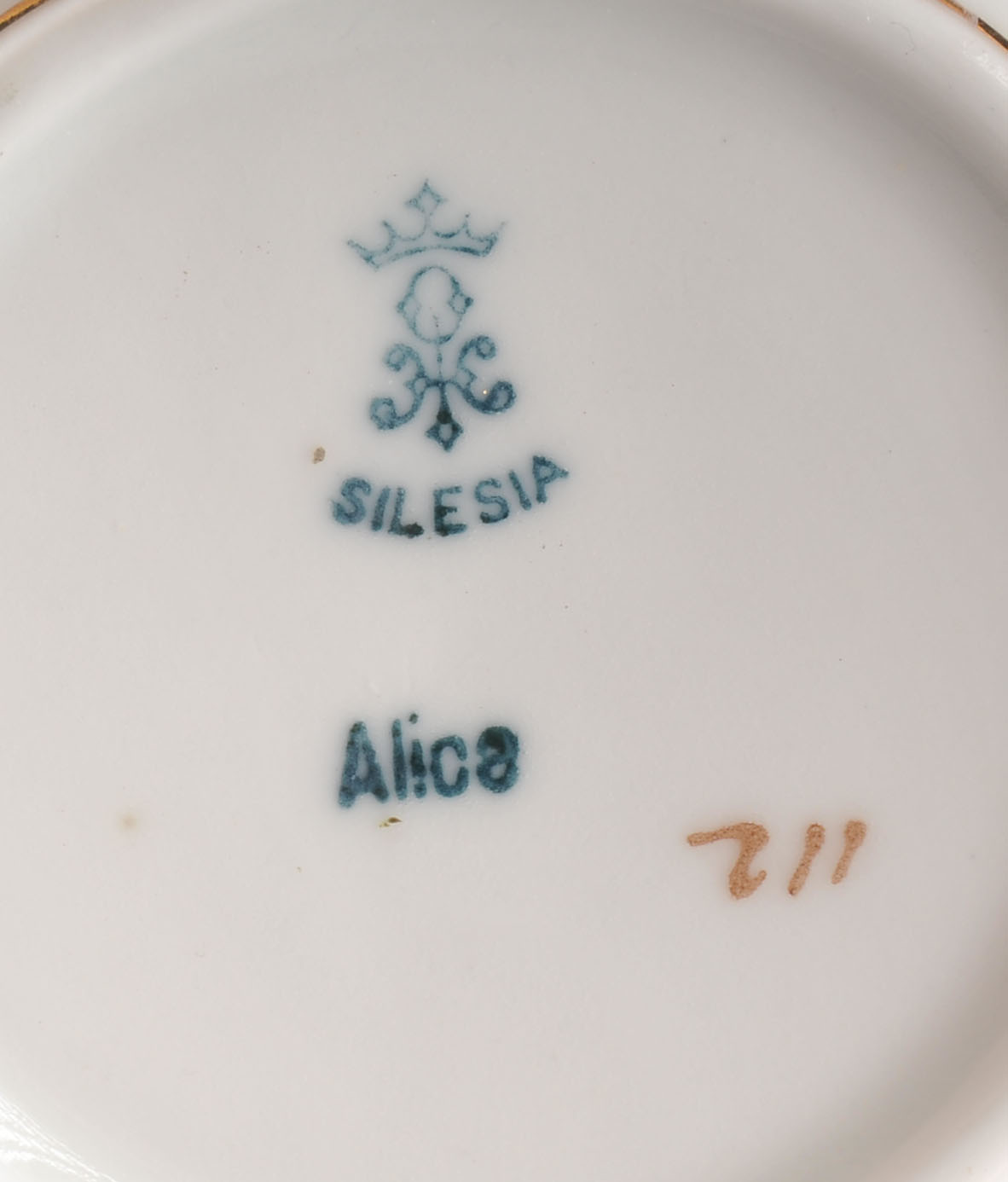 Four pretty vintage tea cup and saucers