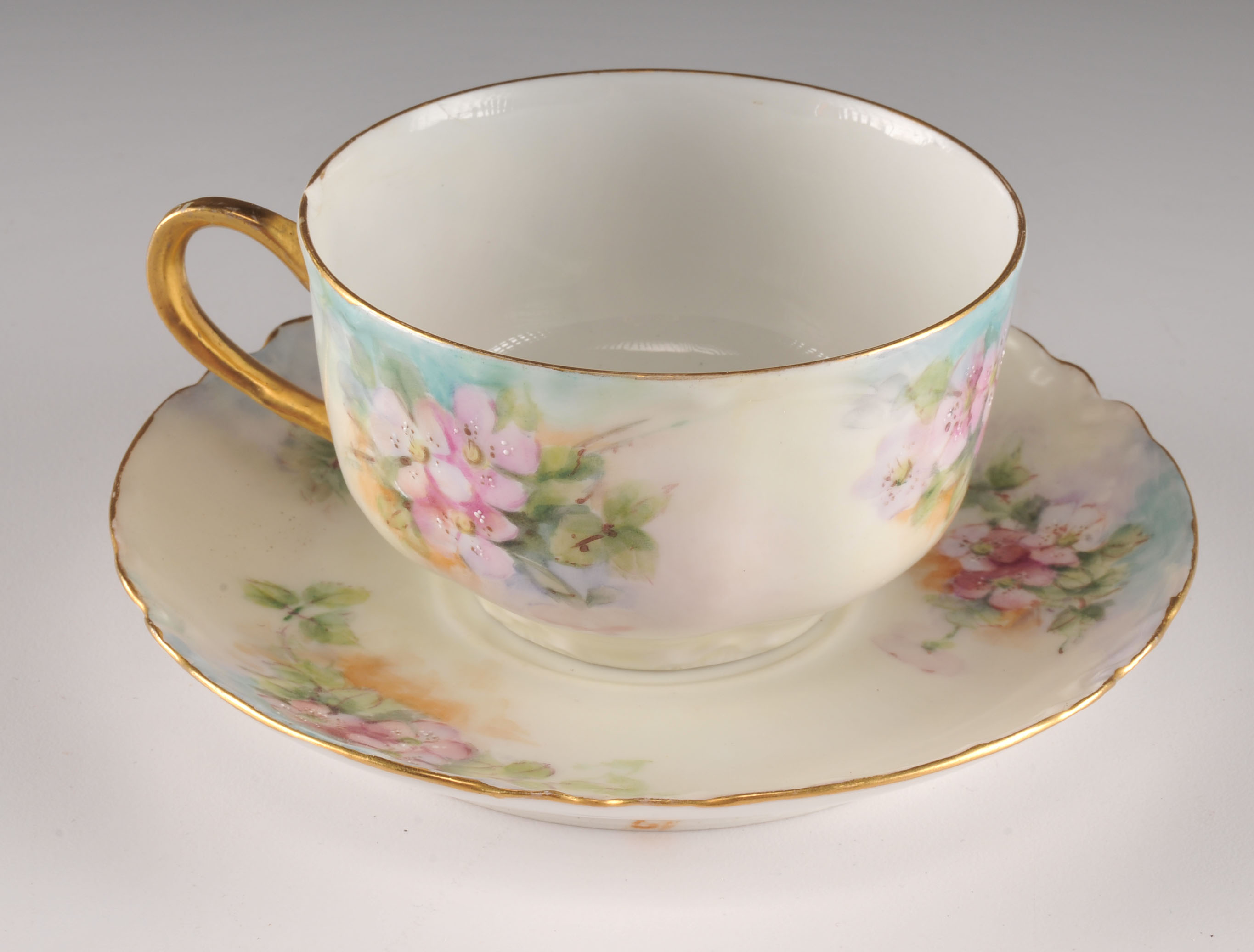 Four pretty vintage tea cup and saucers