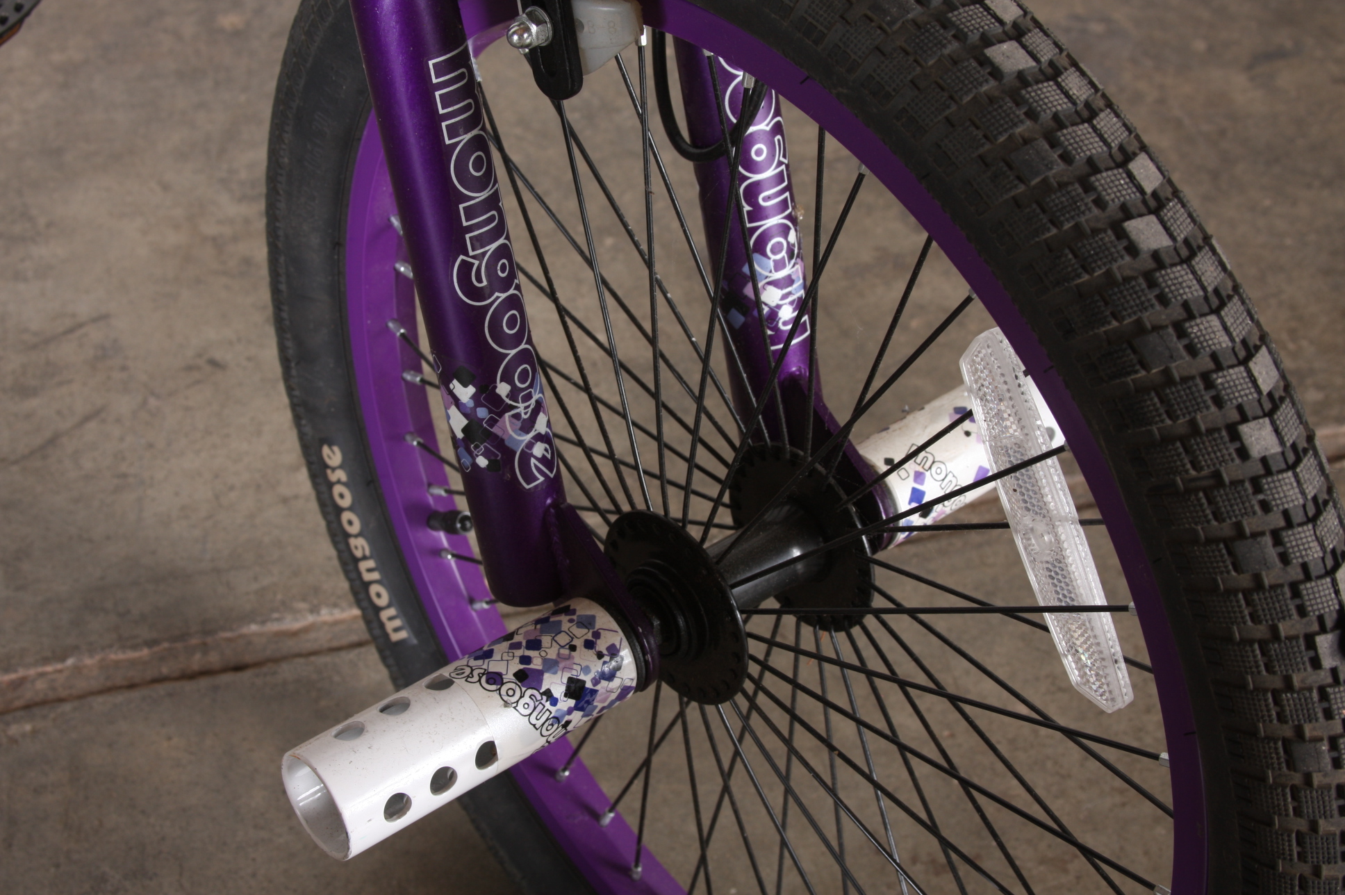 Mongoose 20" Girls' Freestyle Hoop D Bike 