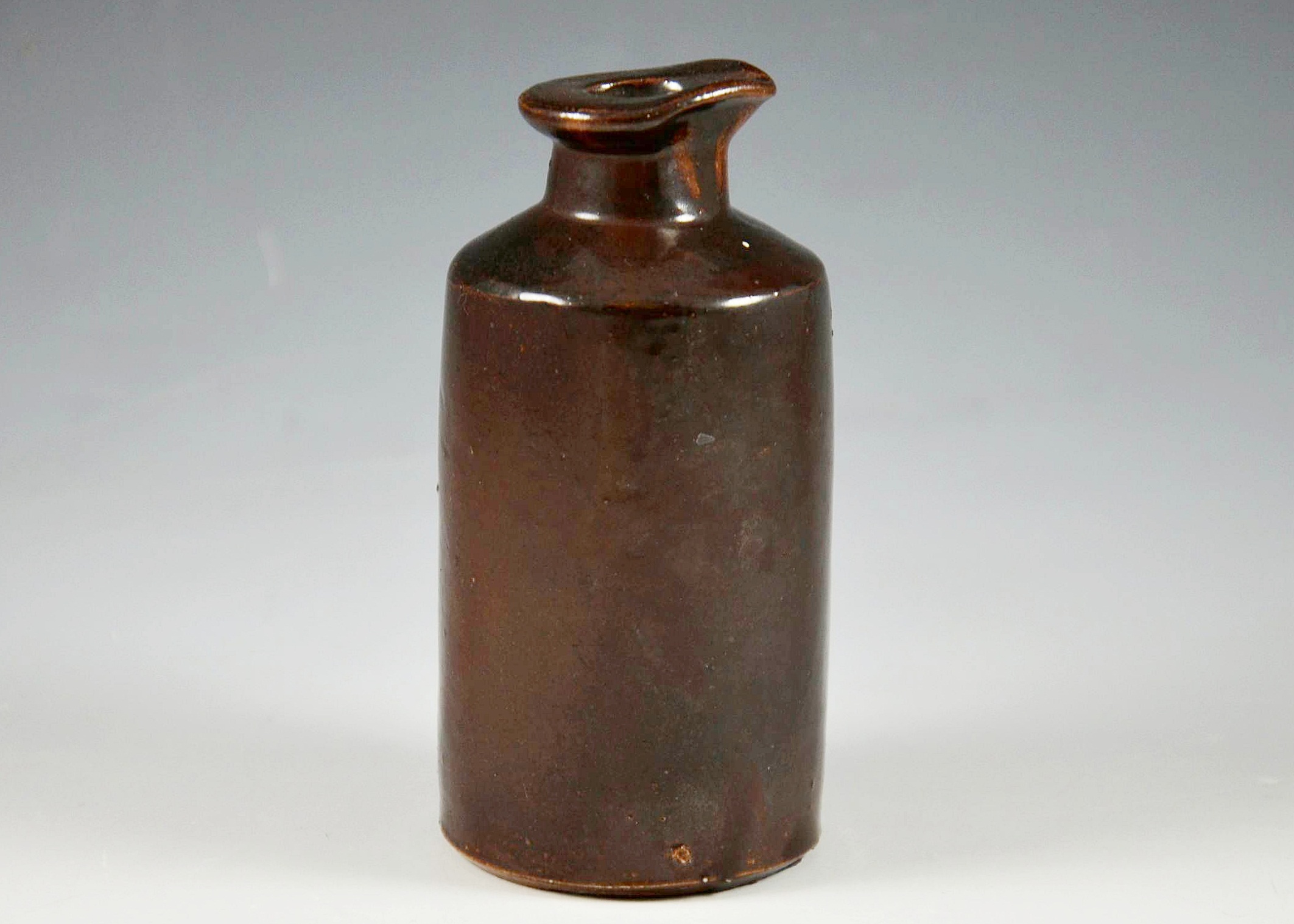 Circa 1858-1910 Doulton Lambeth ink bottle.