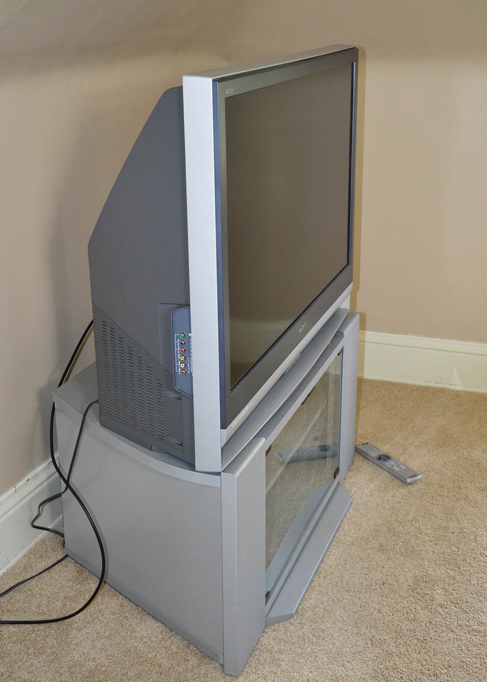 Sony 41" KDF-EA42A10 console television.