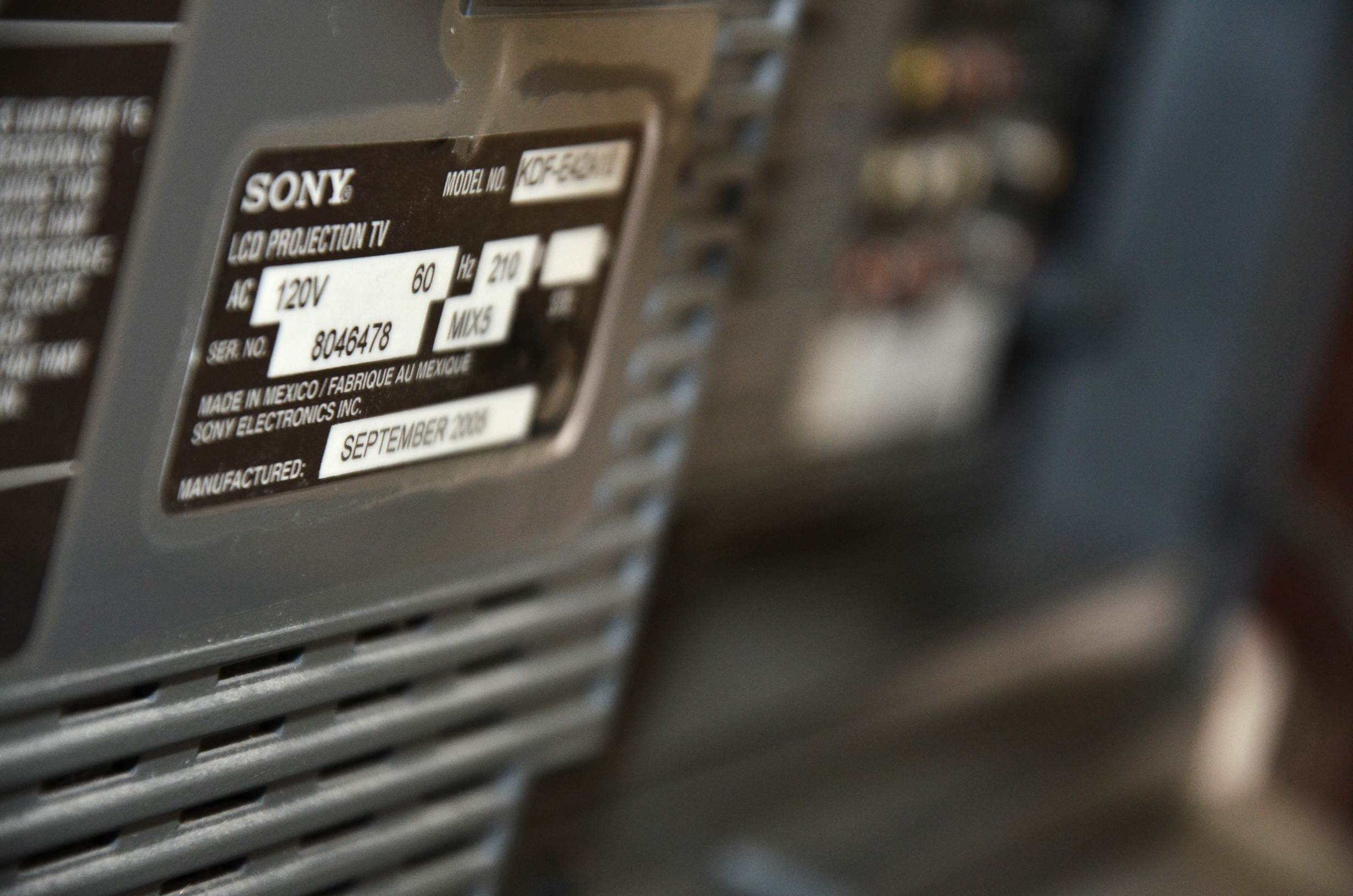 Sony 41" KDF-EA42A10 console television.