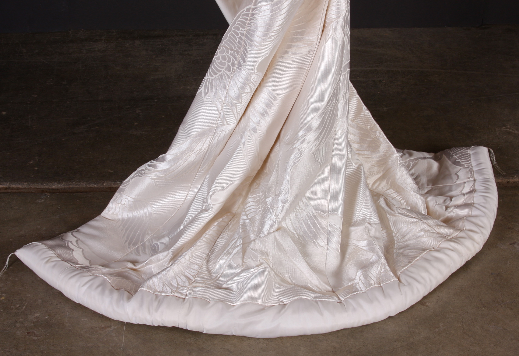 Japanese Shiromuku Wedding Kimono in Ivory damask depicting Cranes