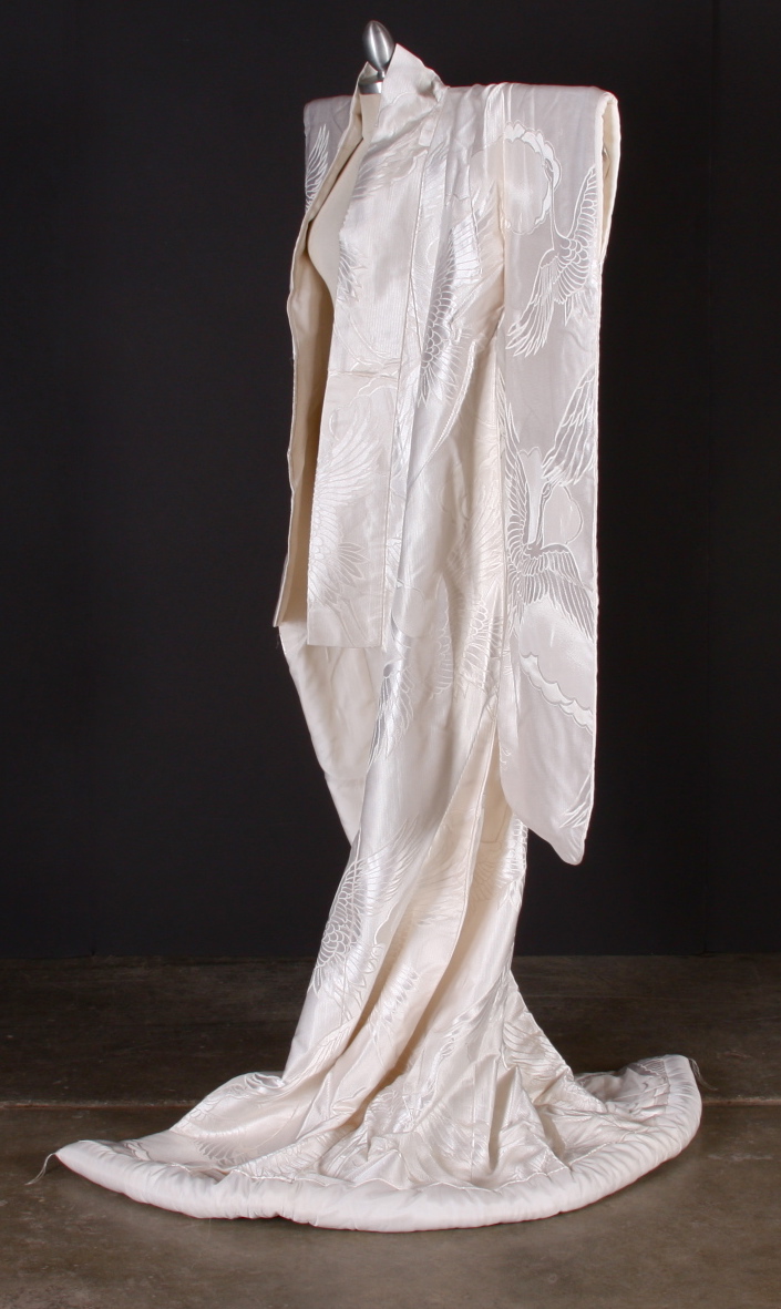 Japanese Shiromuku Wedding Kimono in Ivory damask depicting Cranes