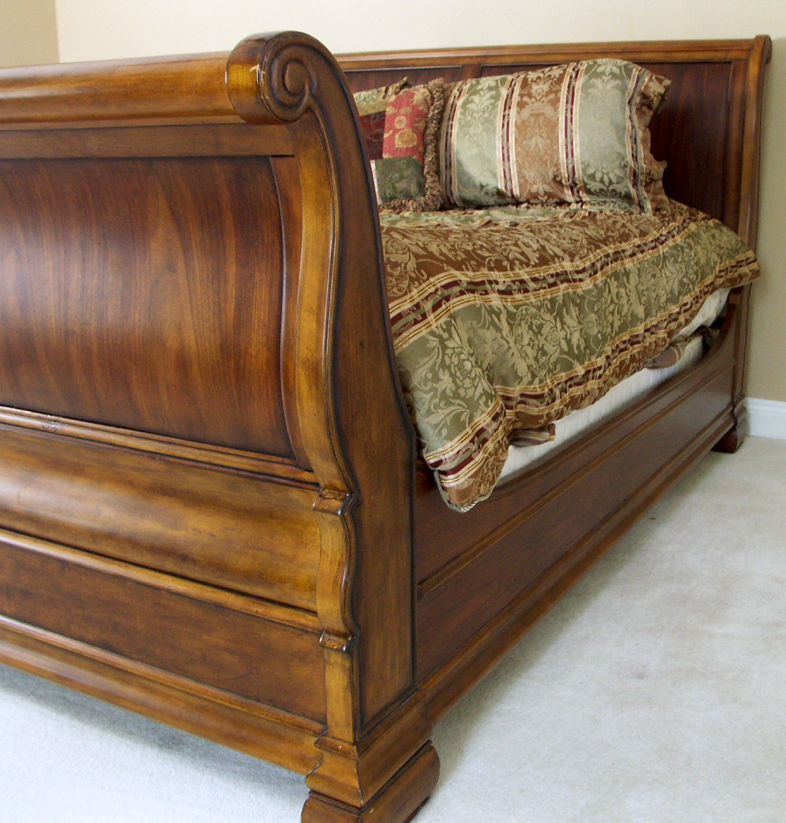 Ethan Allen King Sleigh Bed