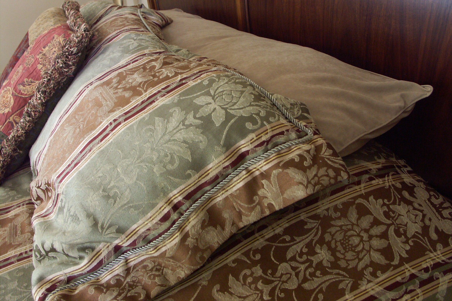 Ethan Allen King Sleigh Bed