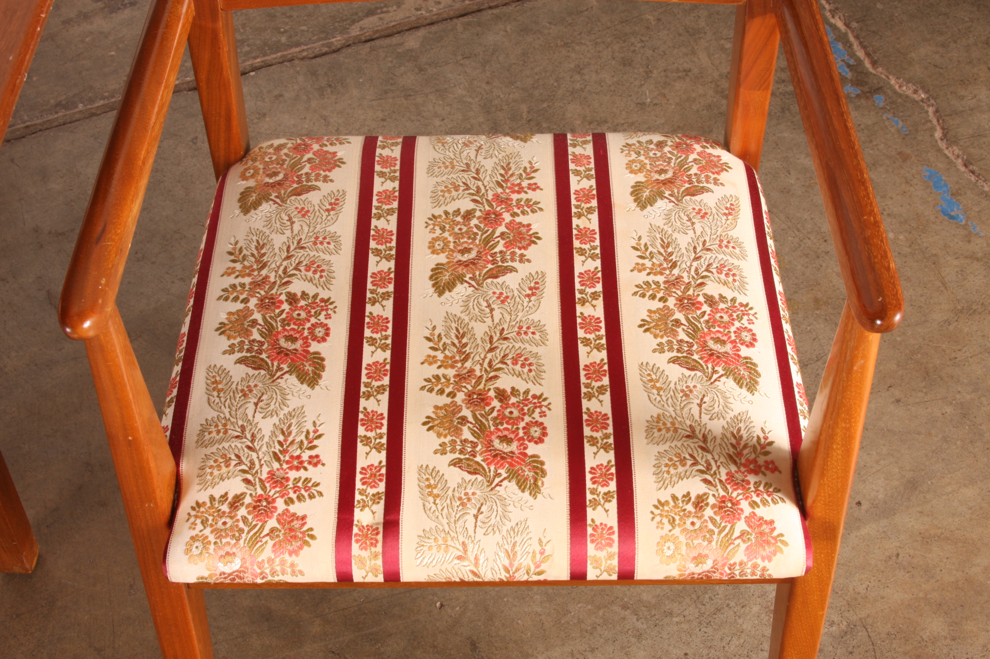 Tung Si Mid Century Table and Four Chairs