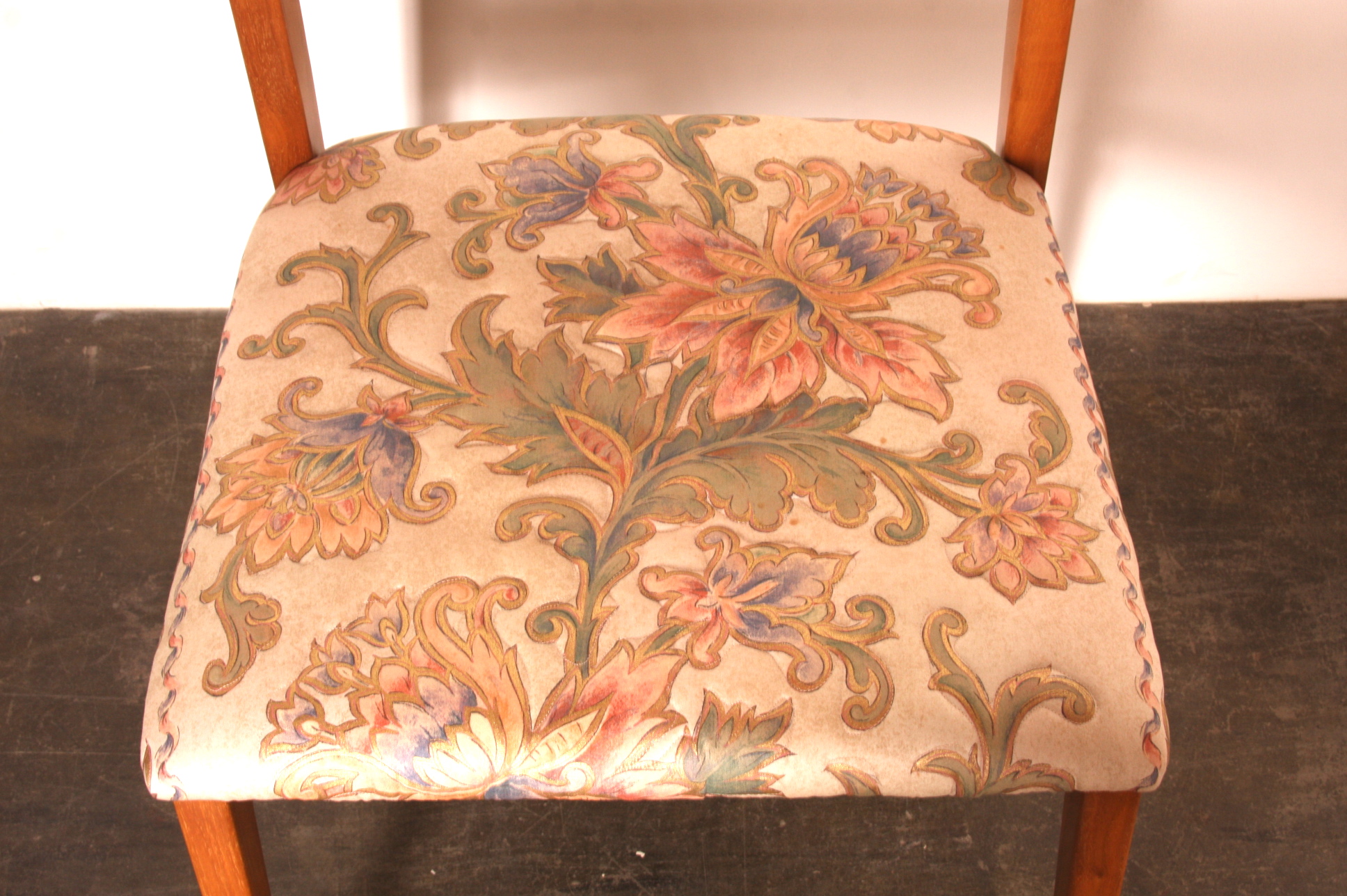 Tung Si Mid Century Table and Four Chairs