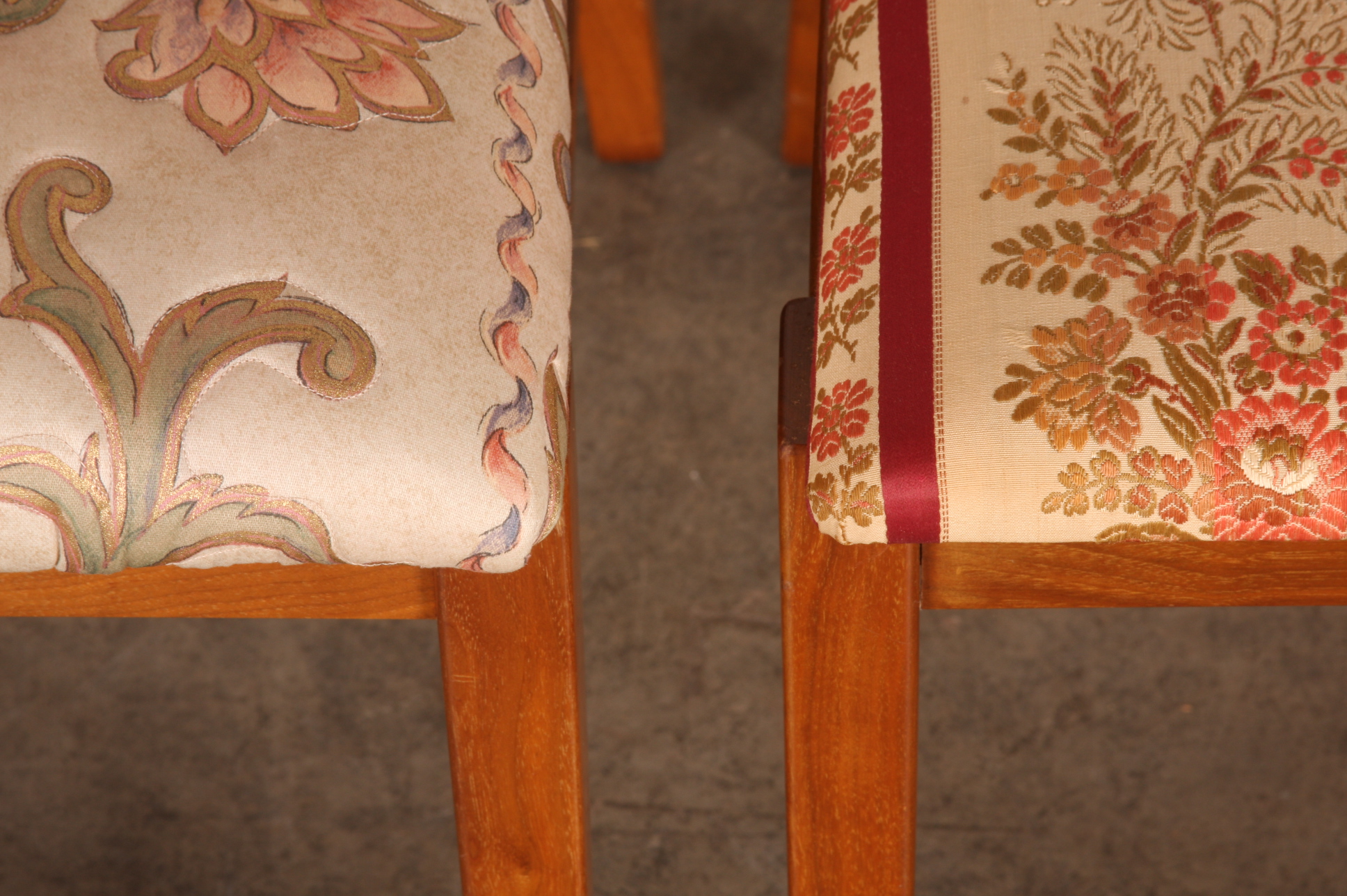 Tung Si Mid Century Table and Four Chairs