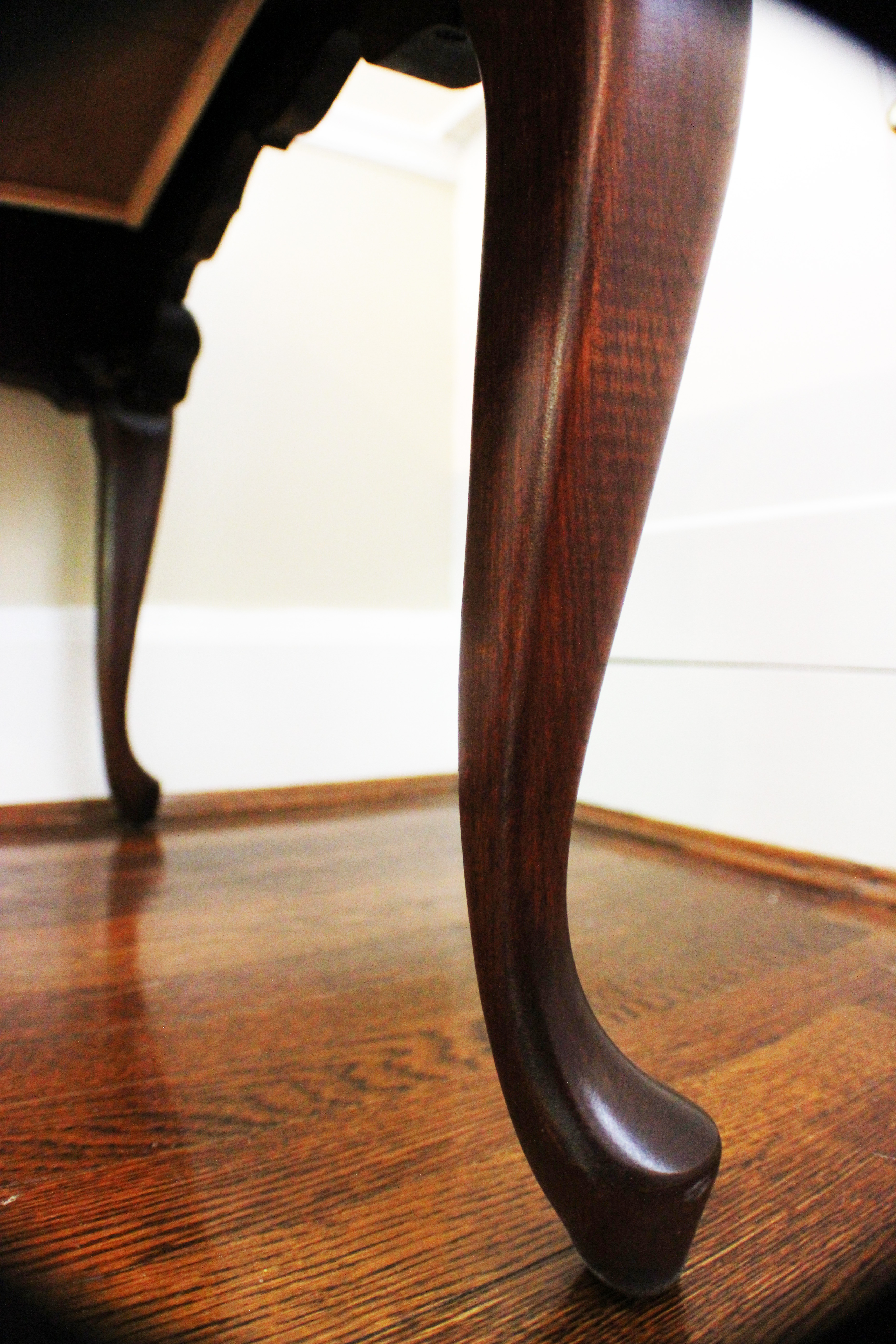 Wooden Queen Anne Style End Table 
