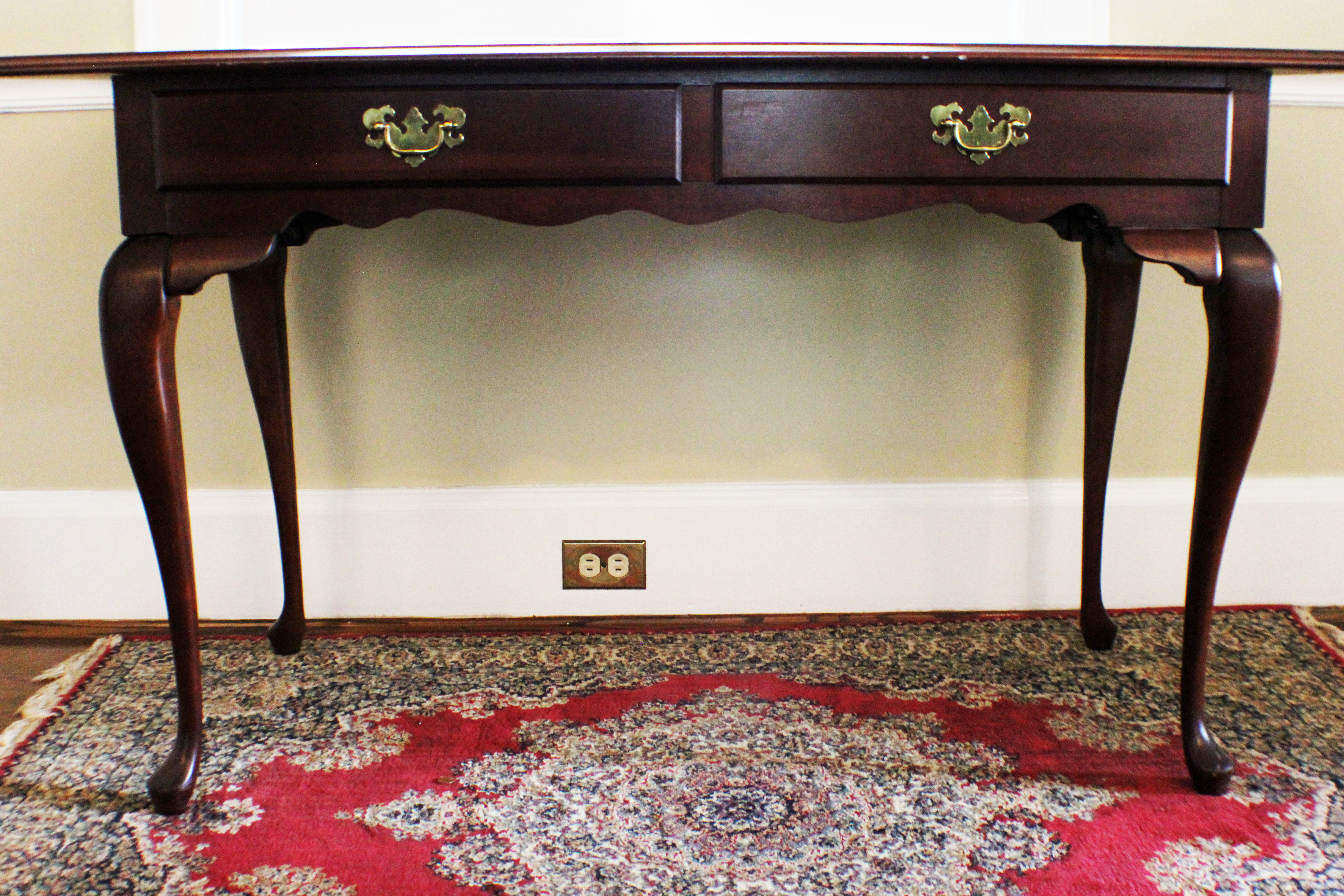 Queen Anne Style Sofa Table 