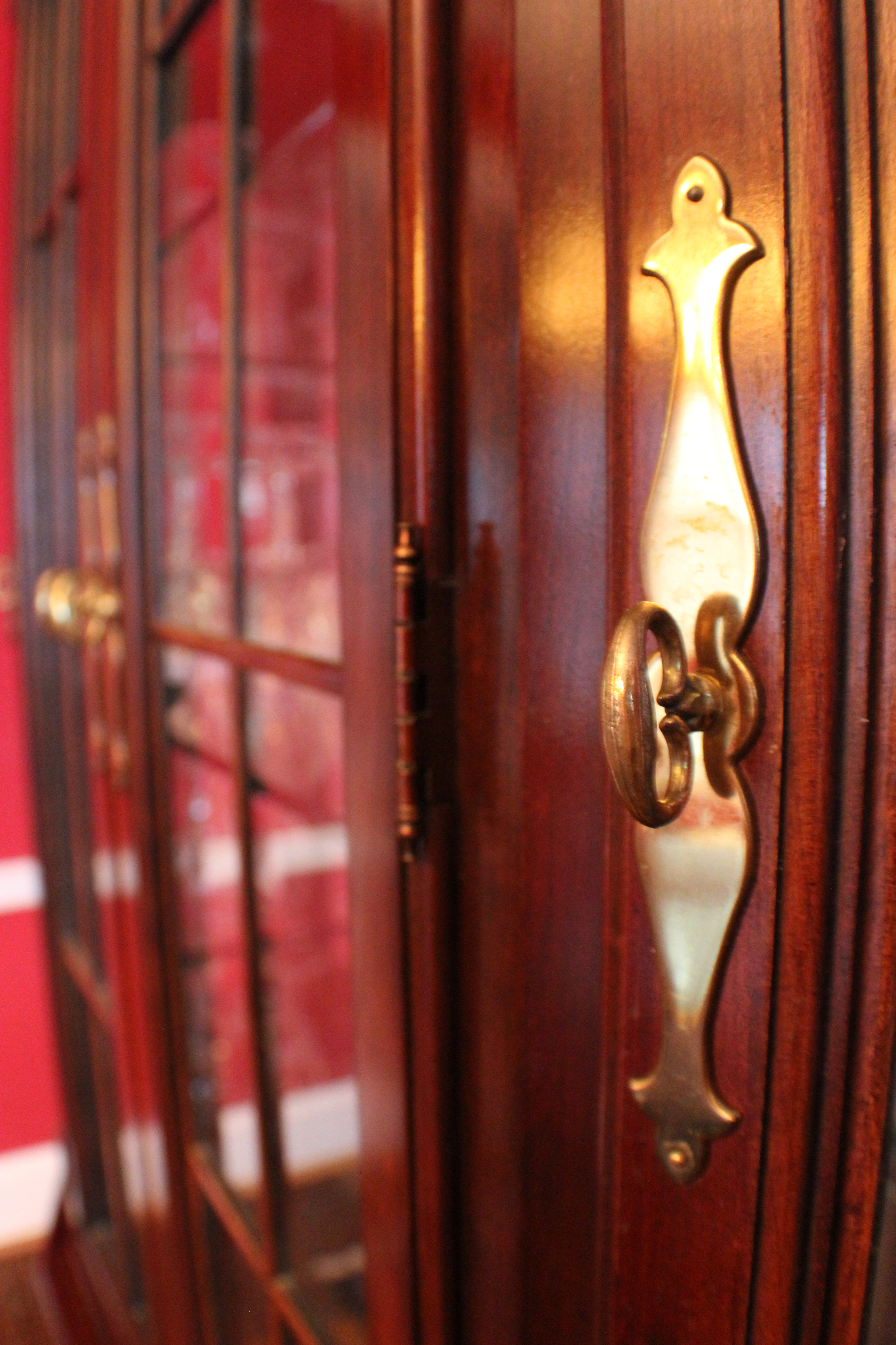 Thomasville Cherry Hutch China Cabinet