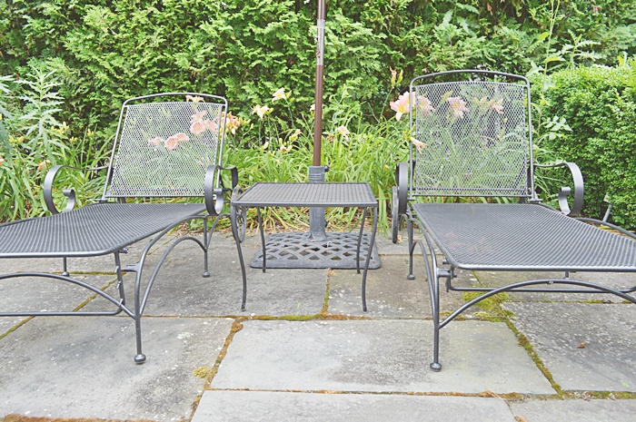 Iron Patio Furniture with Umbrella Set