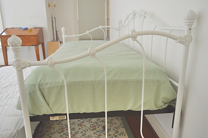 White Painted Iron Daybed