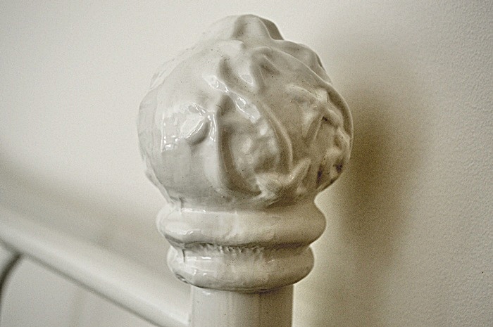 White Painted Iron Daybed