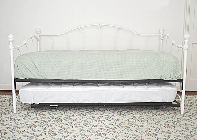 White Painted Iron Daybed