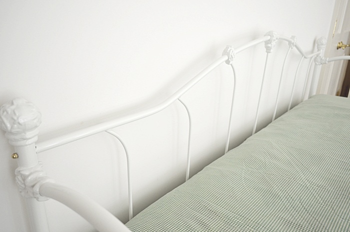 White Painted Iron Daybed
