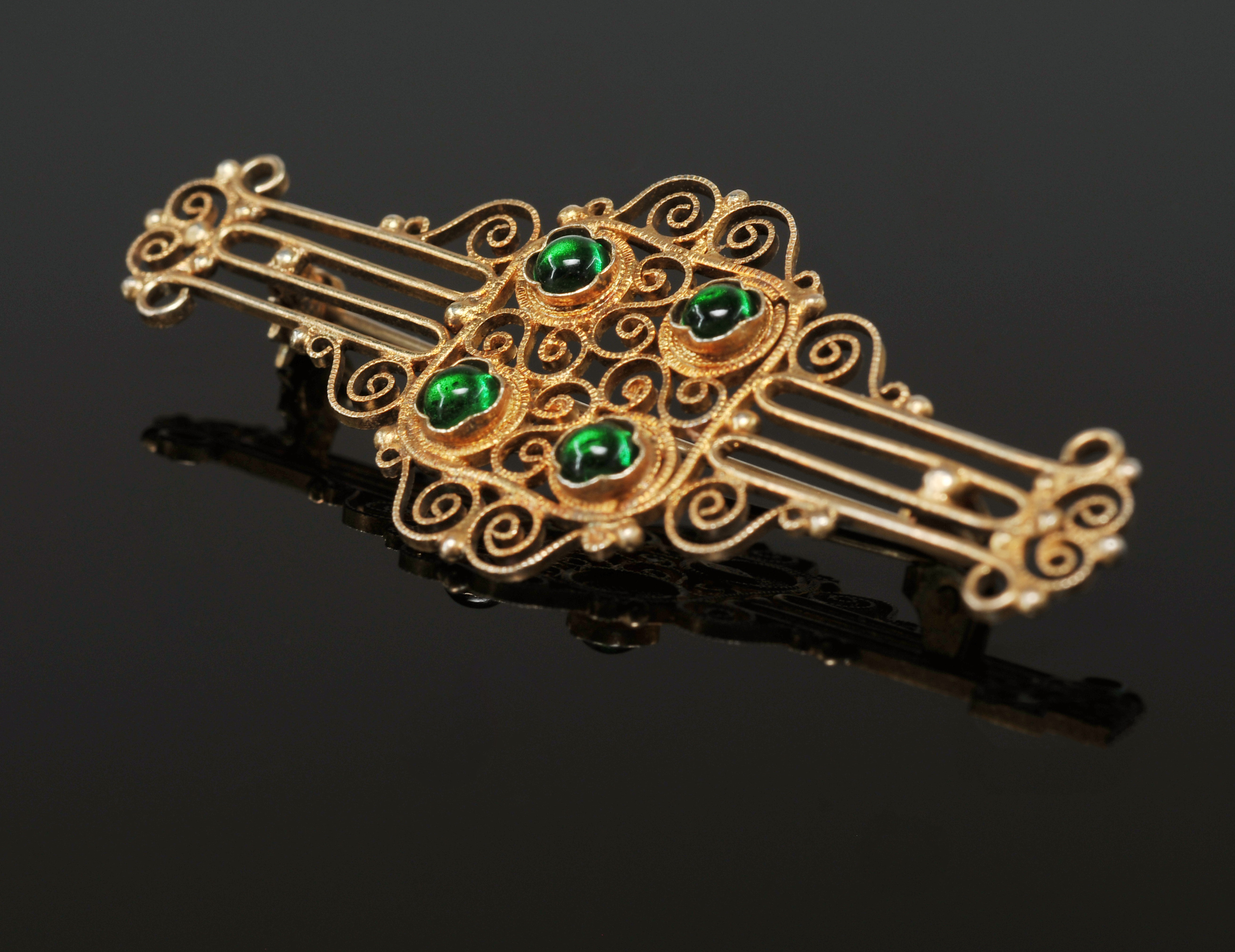Victorian filigree wire brooch 