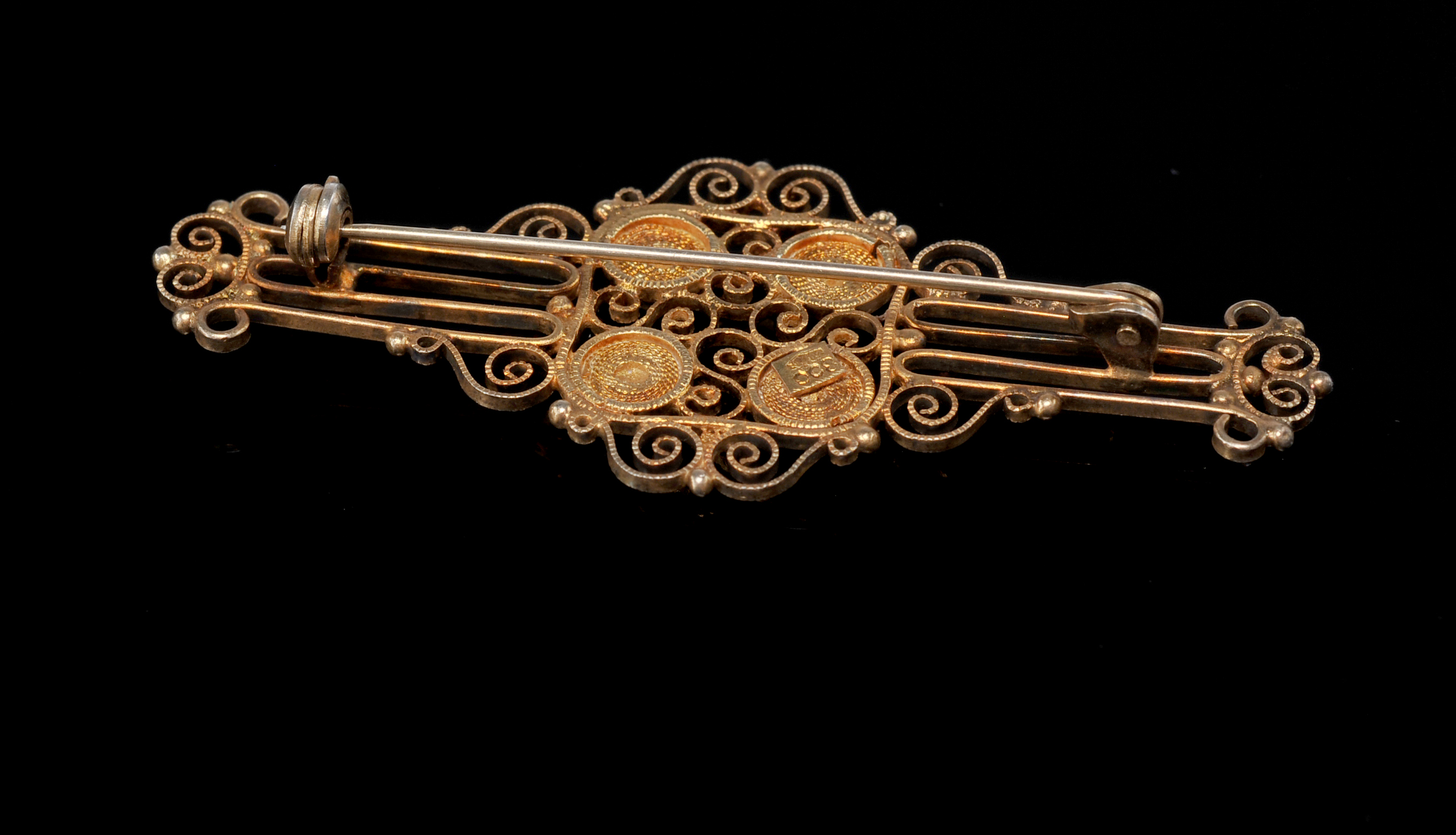 Victorian filigree wire brooch 