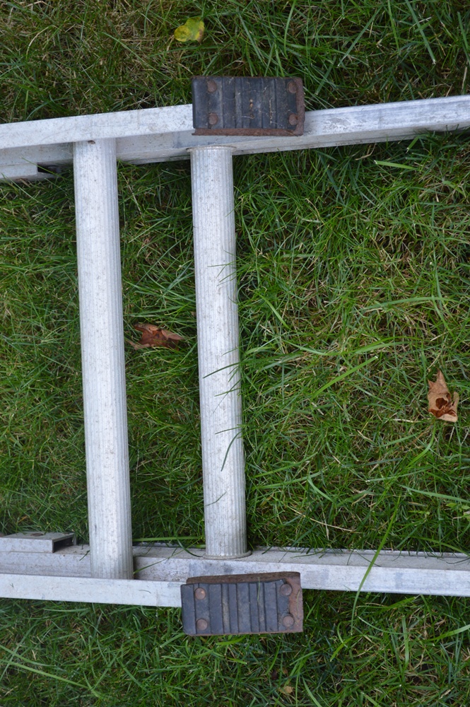 Metal Extension Ladders with Cross Bar