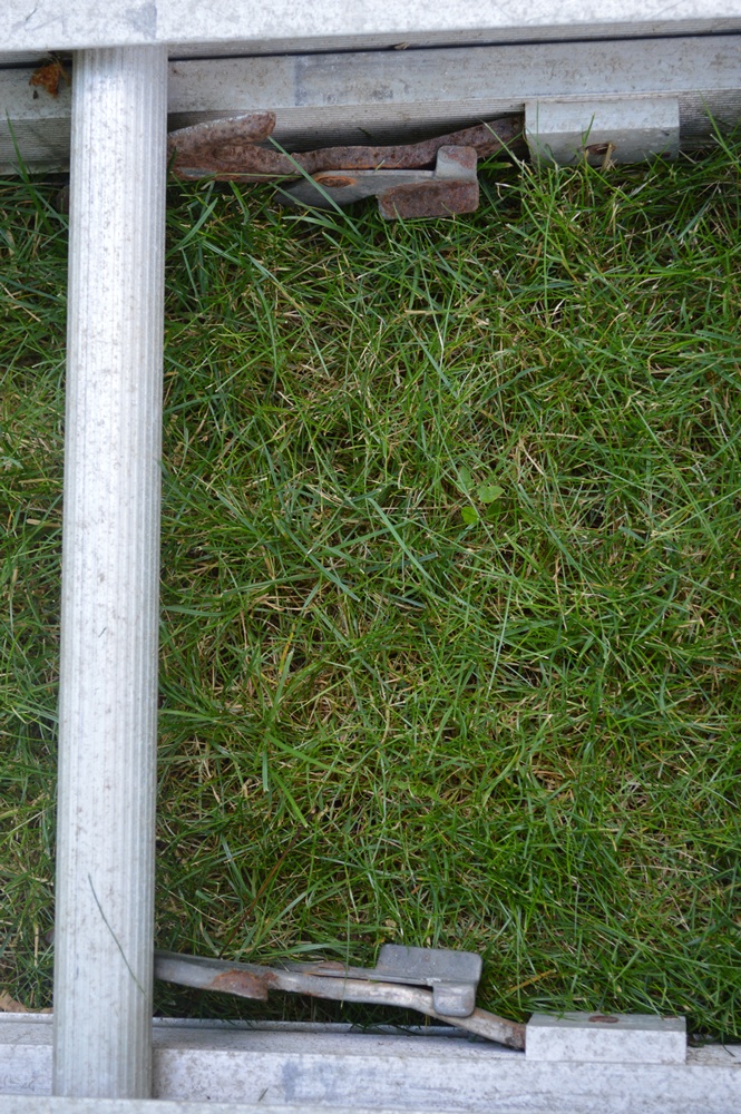 Metal Extension Ladders with Cross Bar