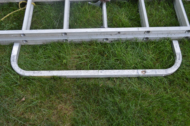 Metal Extension Ladders with Cross Bar