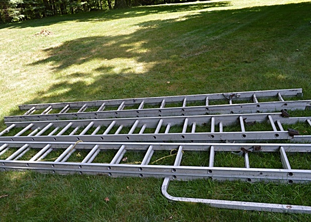 Metal Extension Ladders with Cross Bar