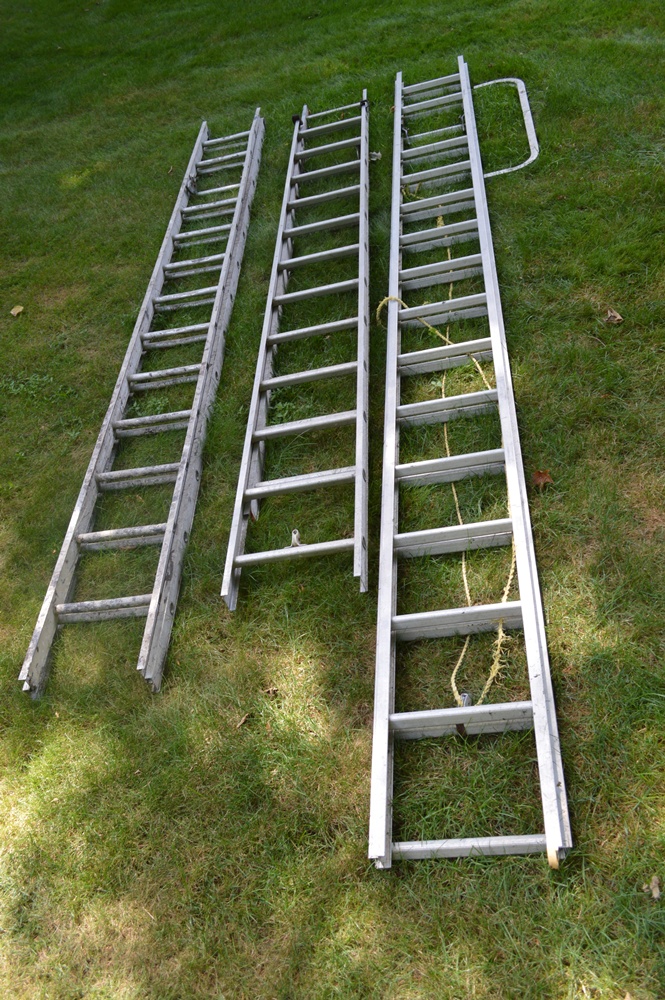 Metal Extension Ladders with Cross Bar