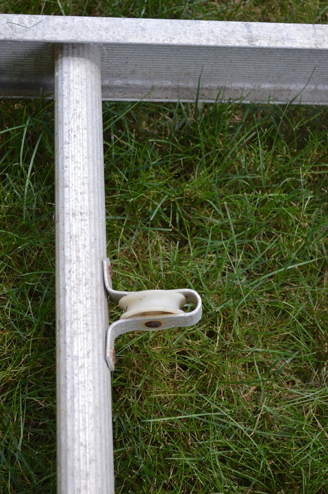 Metal Extension Ladders with Cross Bar