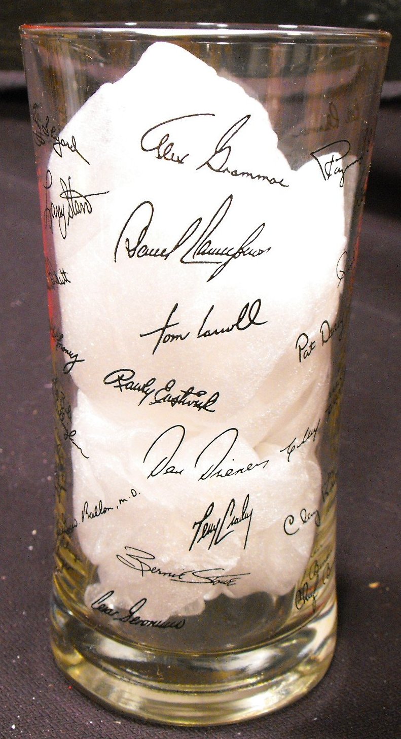 1975 World Champions Cincinnati Reds 8 Piece Glass/Beverage Set In Original Box