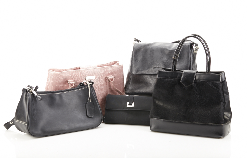 Lot of vintage and modern handbags