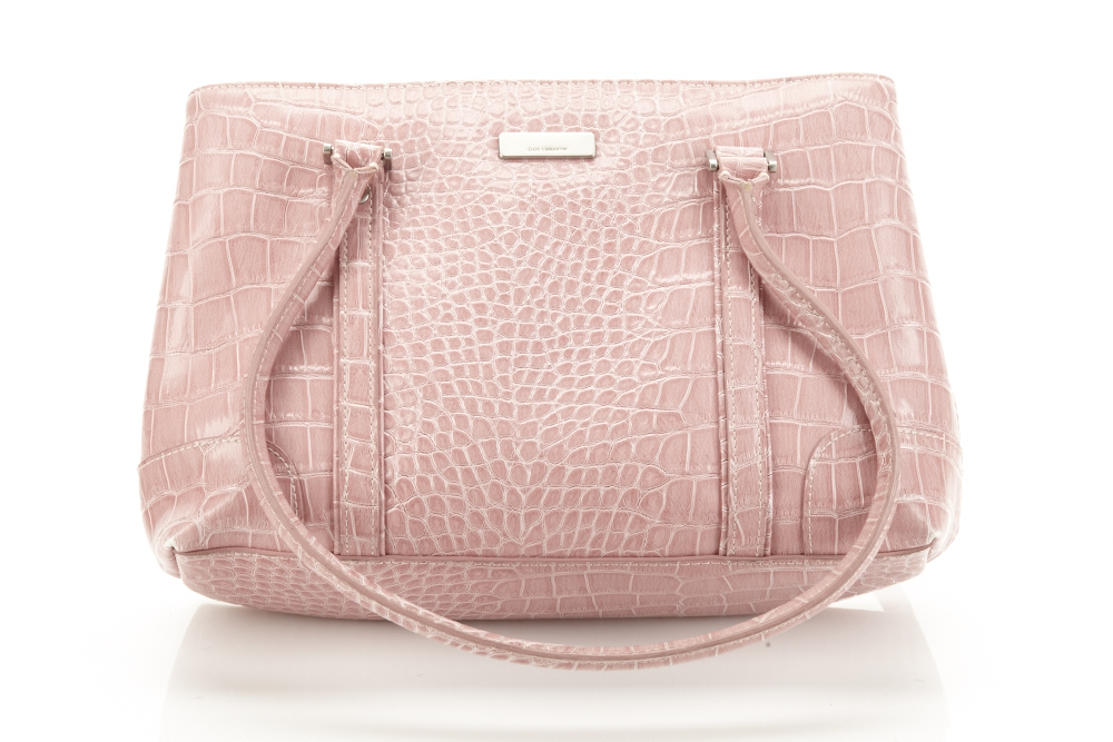 Lot of vintage and modern handbags