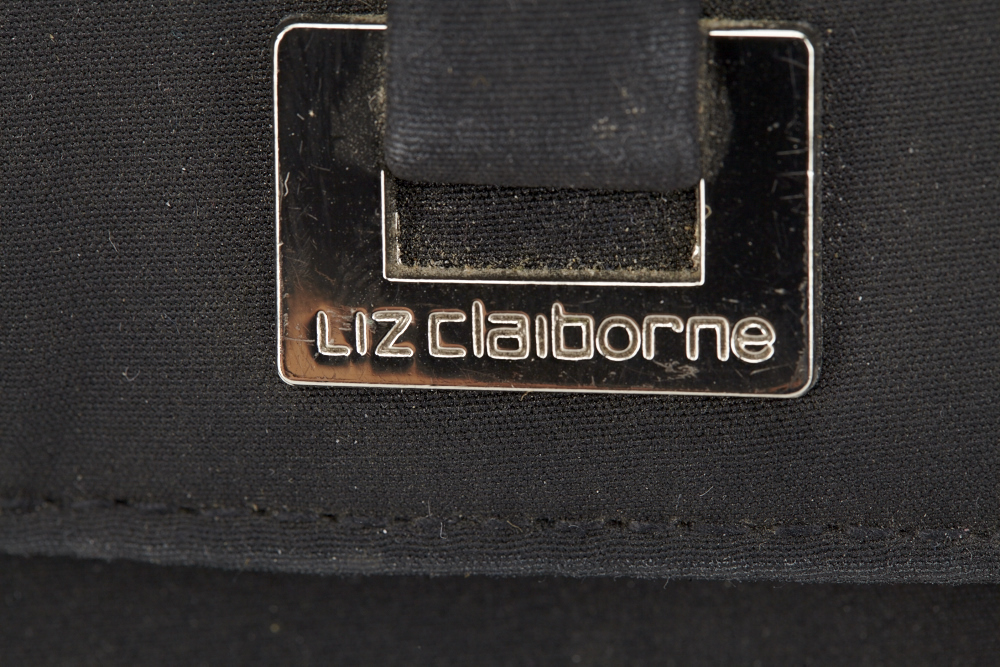 Lot of vintage and modern handbags